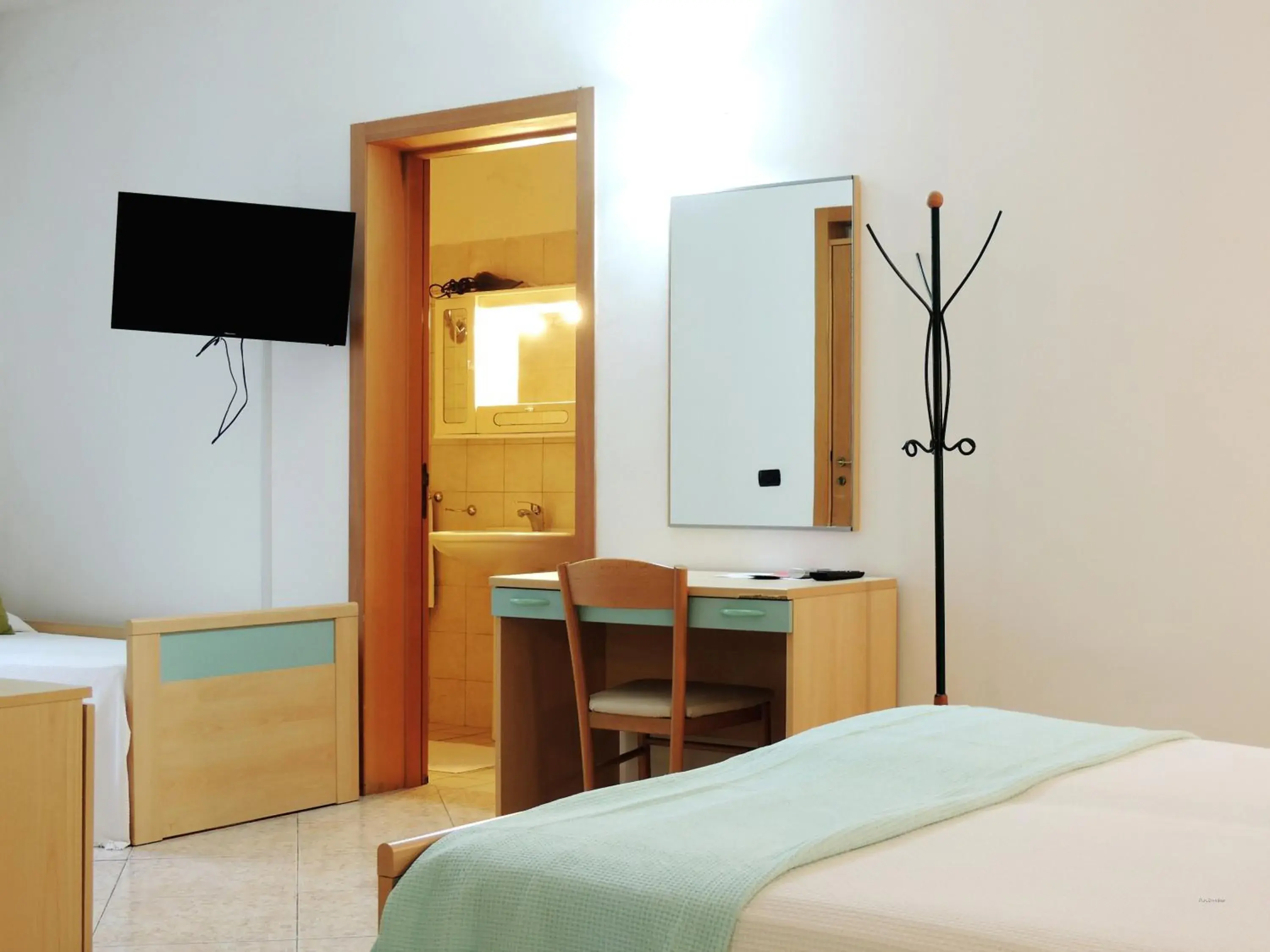 Family Room with Private Bathroom in Hotel Porto Badisco Family Room with Private Bathroom in Hotel Porto Badisco