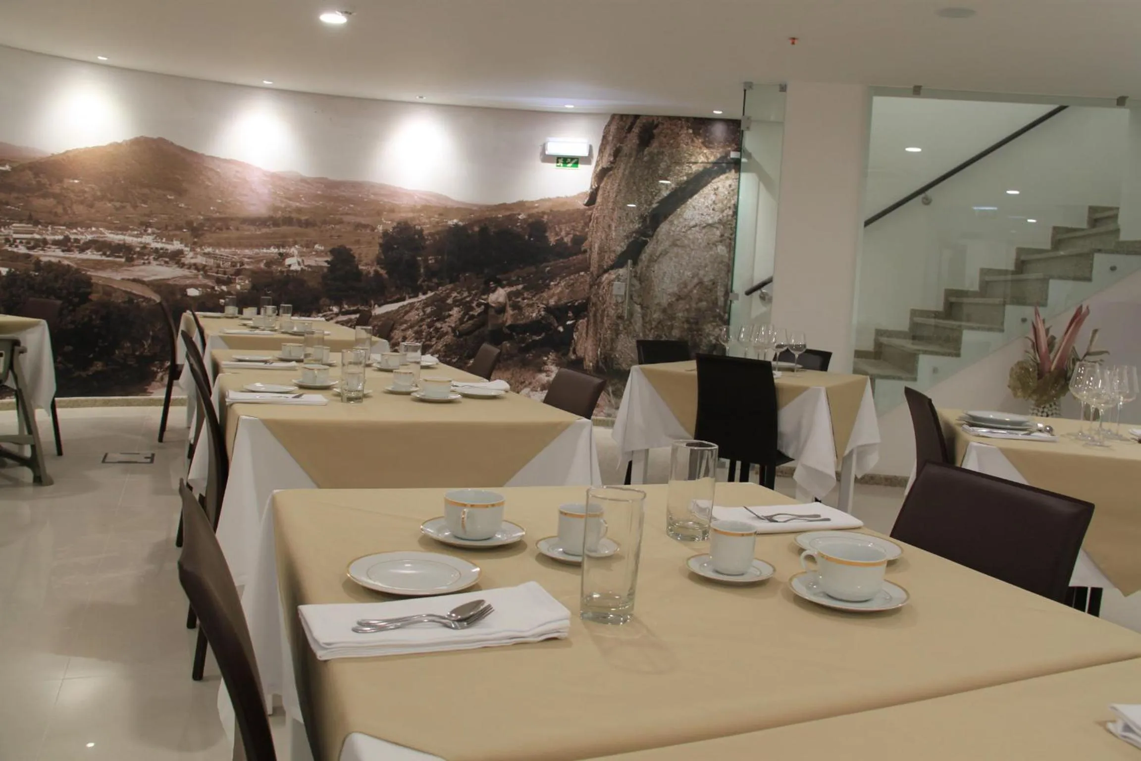 Restaurant/places to eat in Hotel José Régio