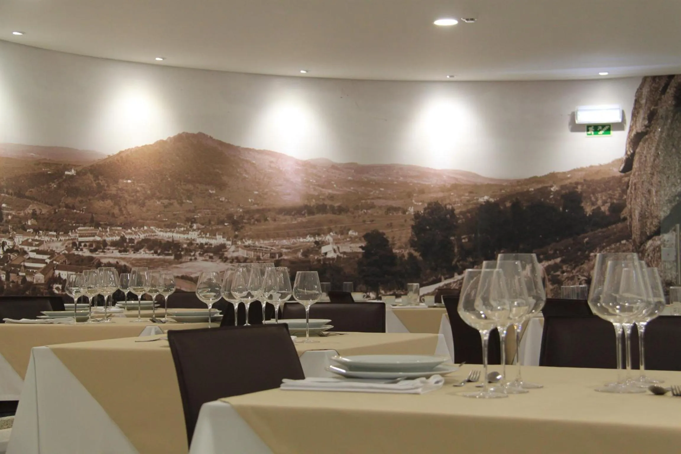 Restaurant/places to eat in Hotel José Régio