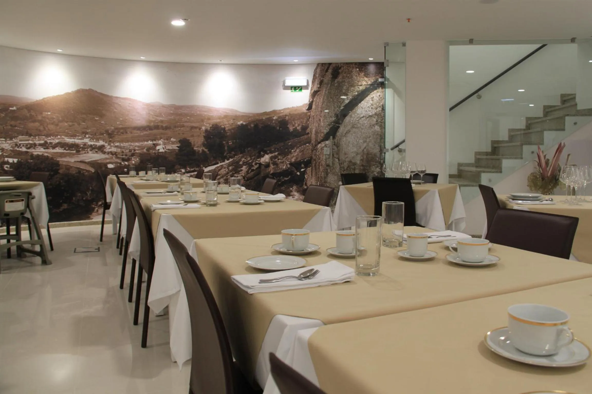 Restaurant/places to eat in Hotel José Régio