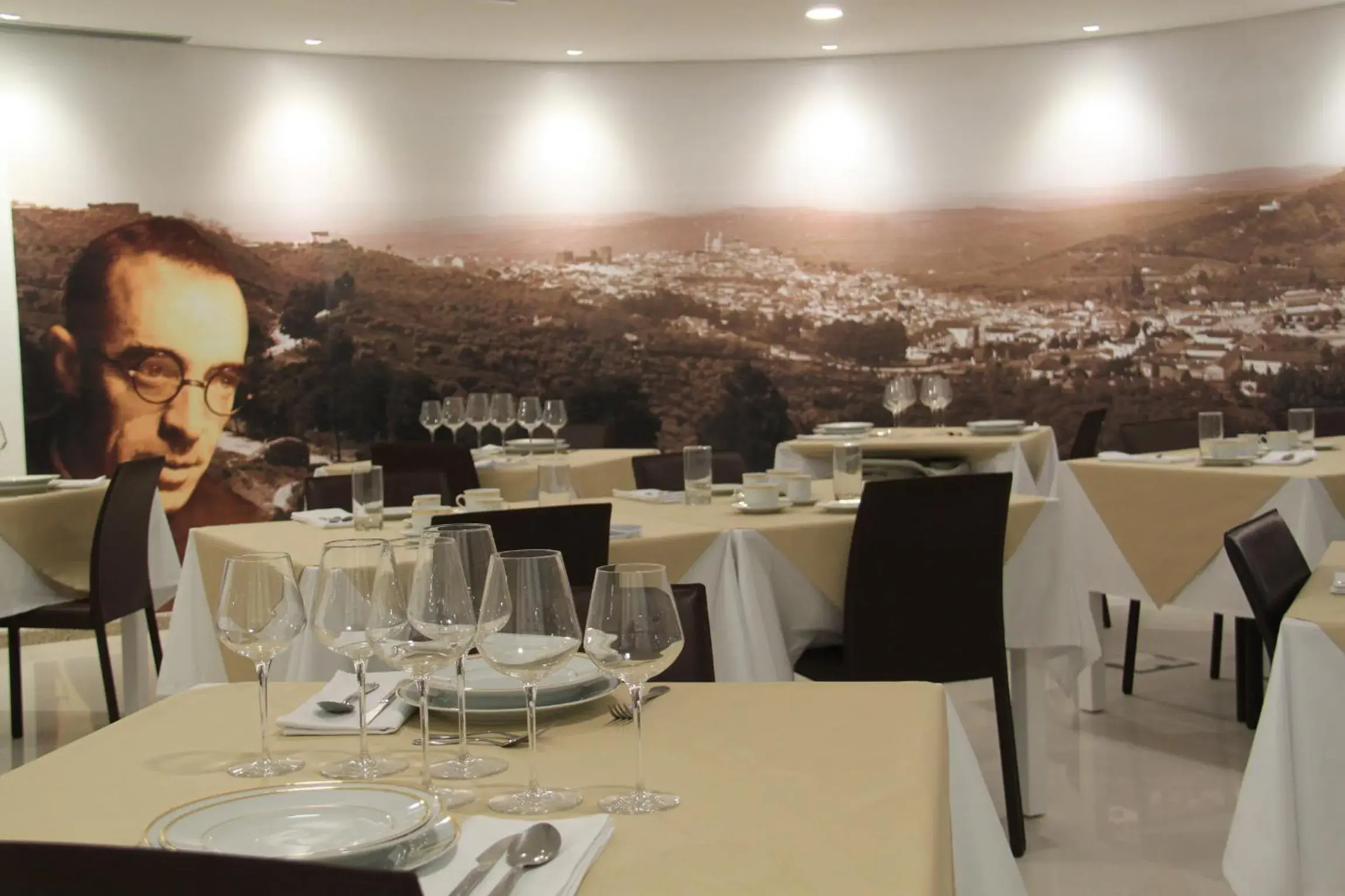 Restaurant/places to eat in Hotel José Régio Restaurant/places to eat in Hotel José Régio