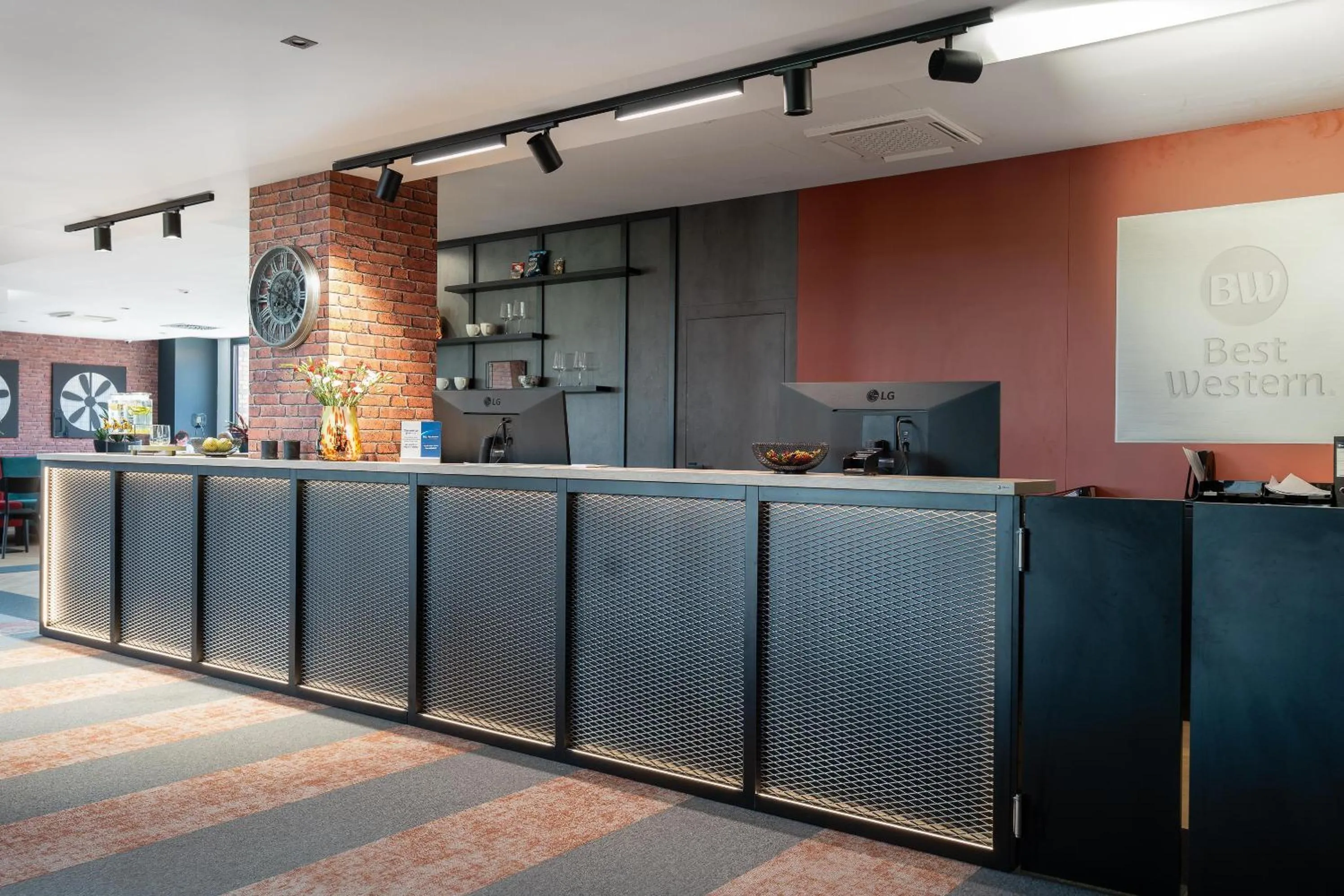 Lobby or reception in Best Western Hotel Presov