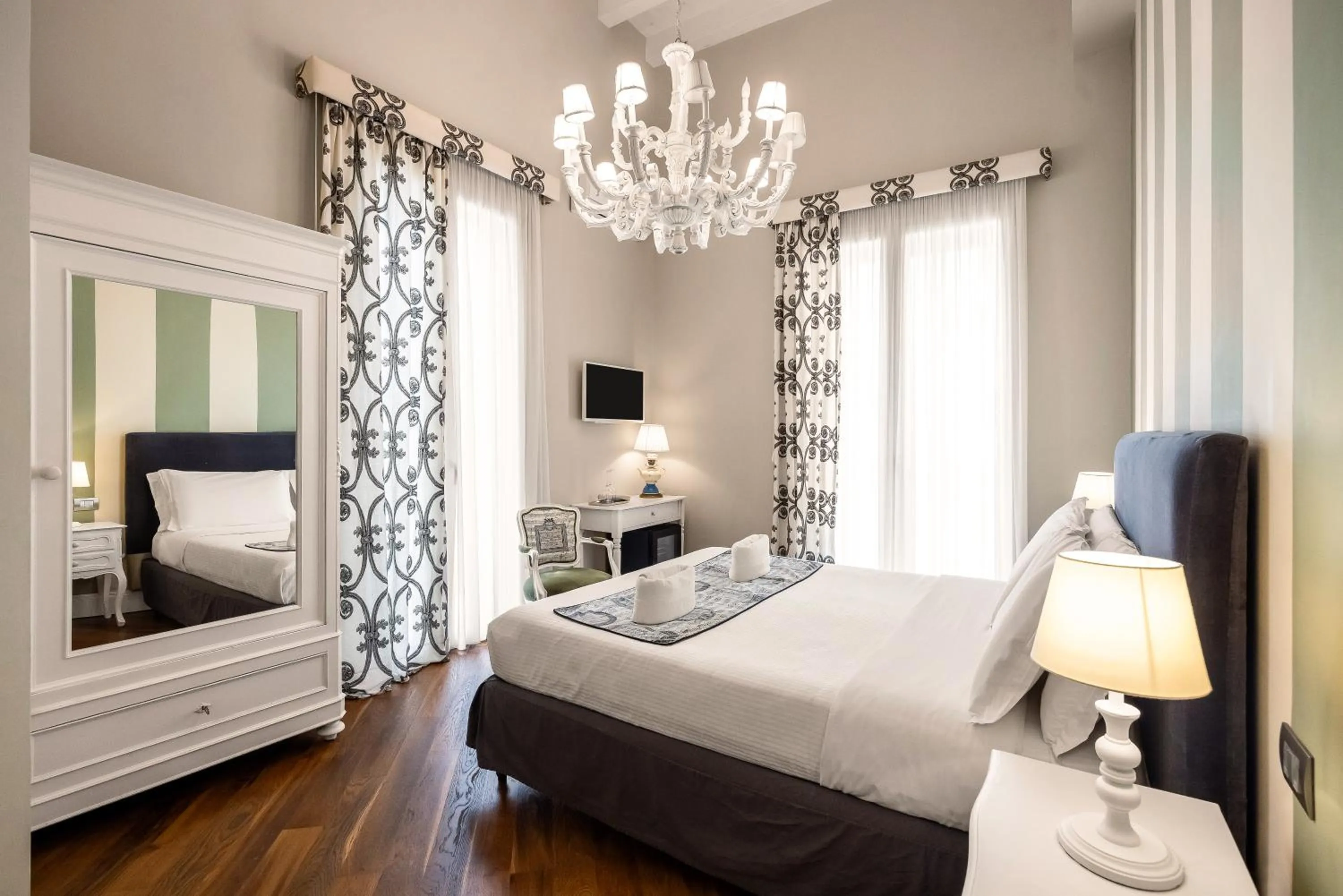 Photo of the whole room, Bed in Dimora Bellini by Hotel Bellini sas