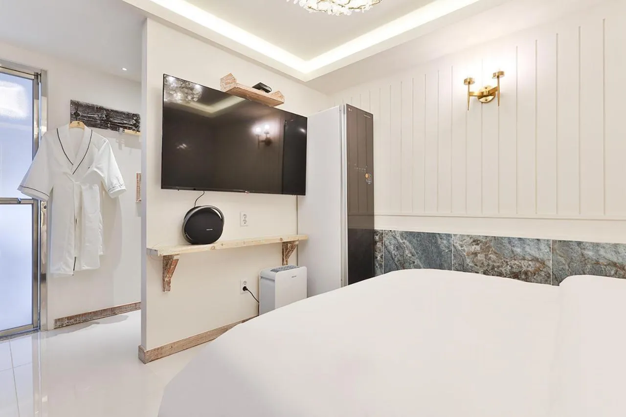 Photo of the whole room, Bed in February, Riverside Hotel Gyeongsan