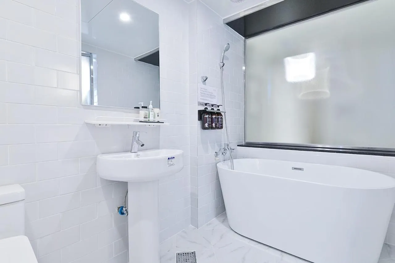 Bathroom in February, Riverside Hotel Gyeongsan