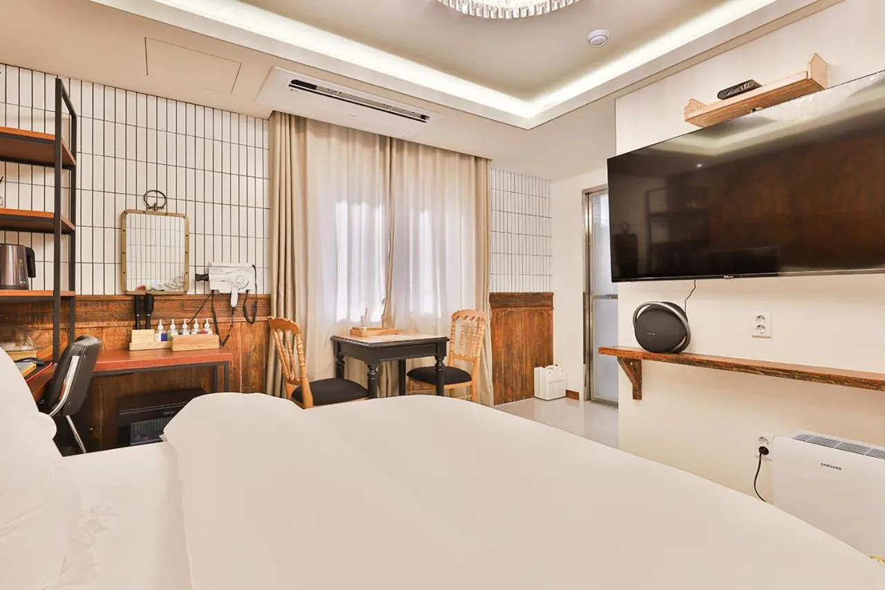 Photo of the whole room, Bed in February, Riverside Hotel Gyeongsan