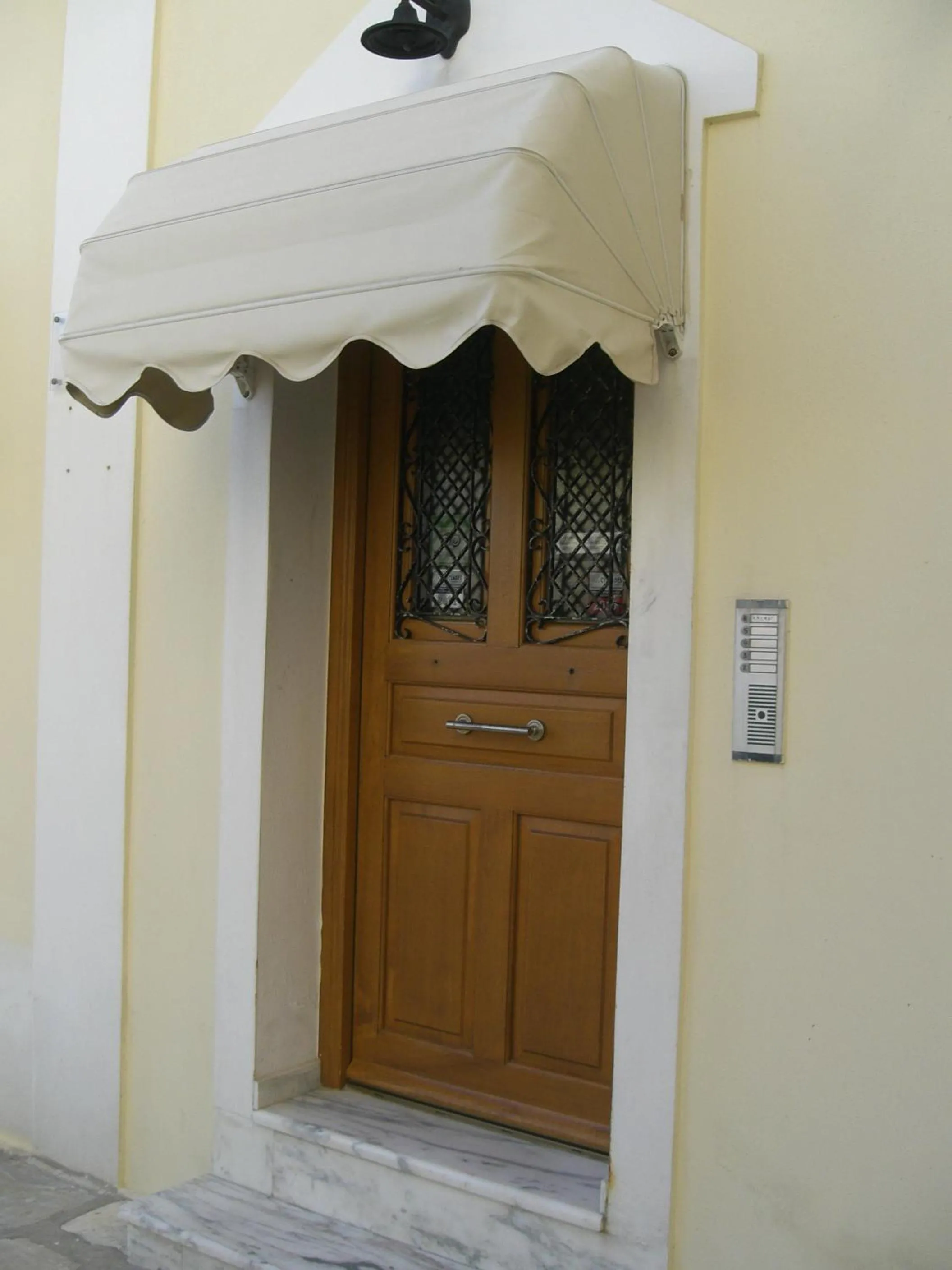 Property building in Vaporia