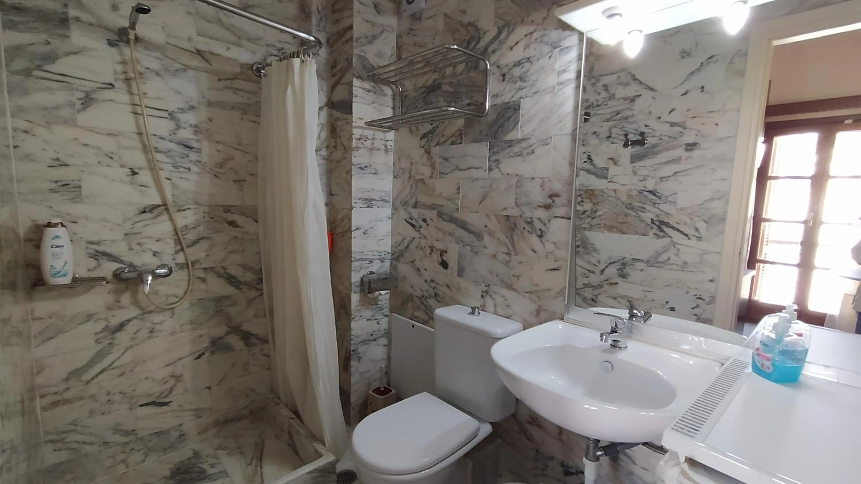 Shower in Vaporia