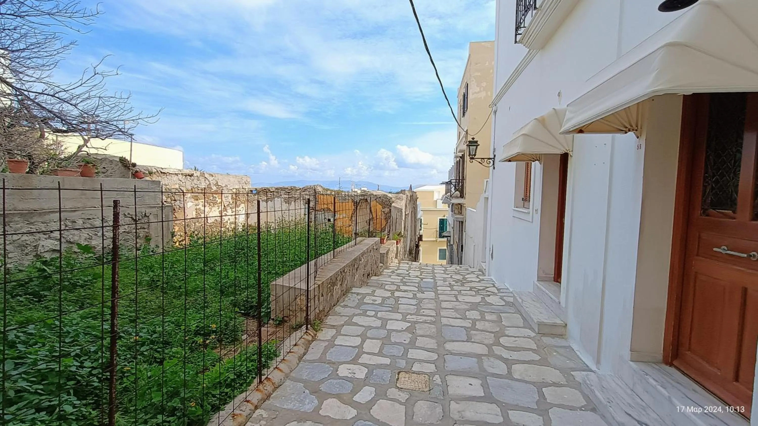 Property building in Vaporia