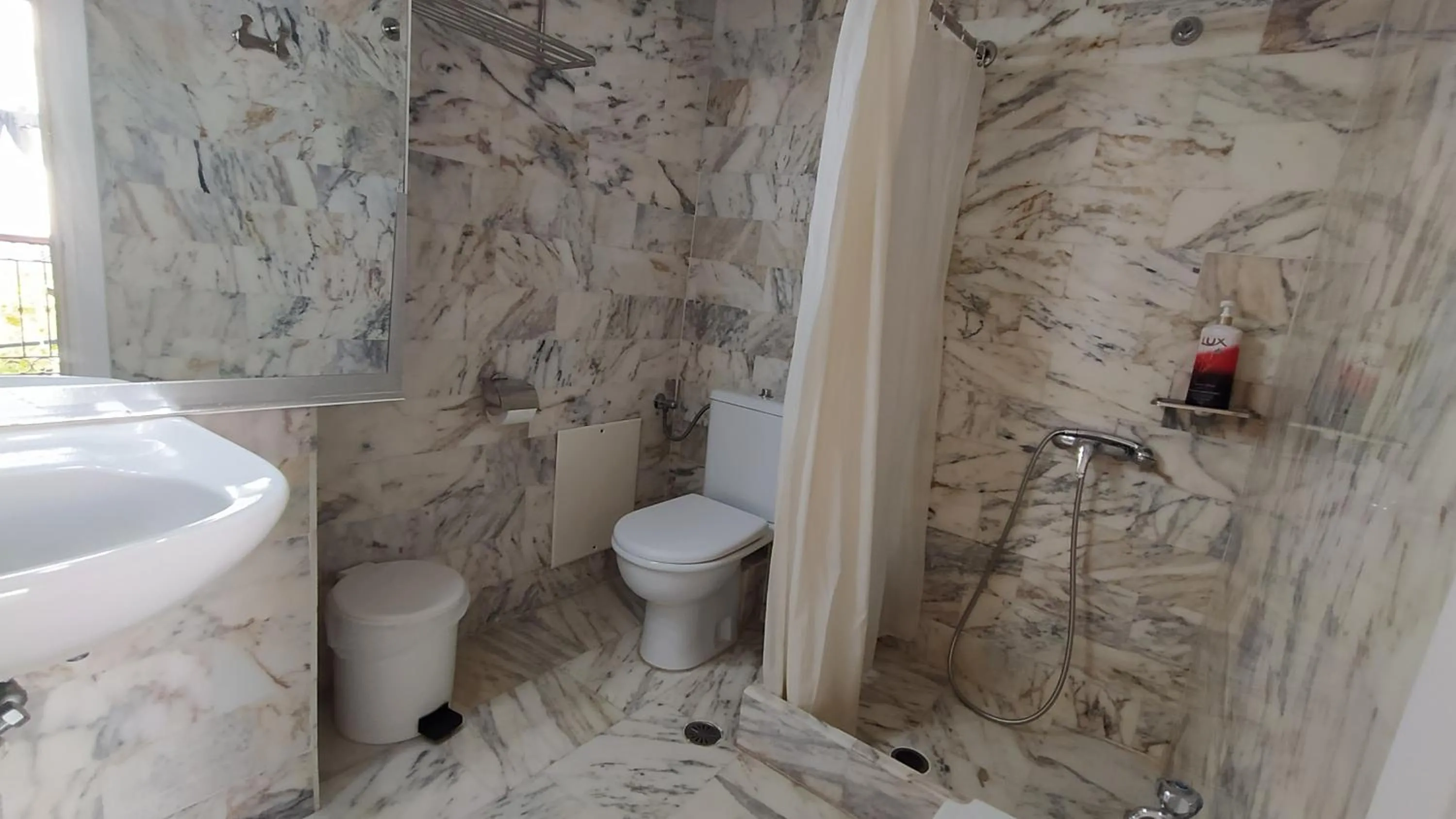 Shower in Vaporia