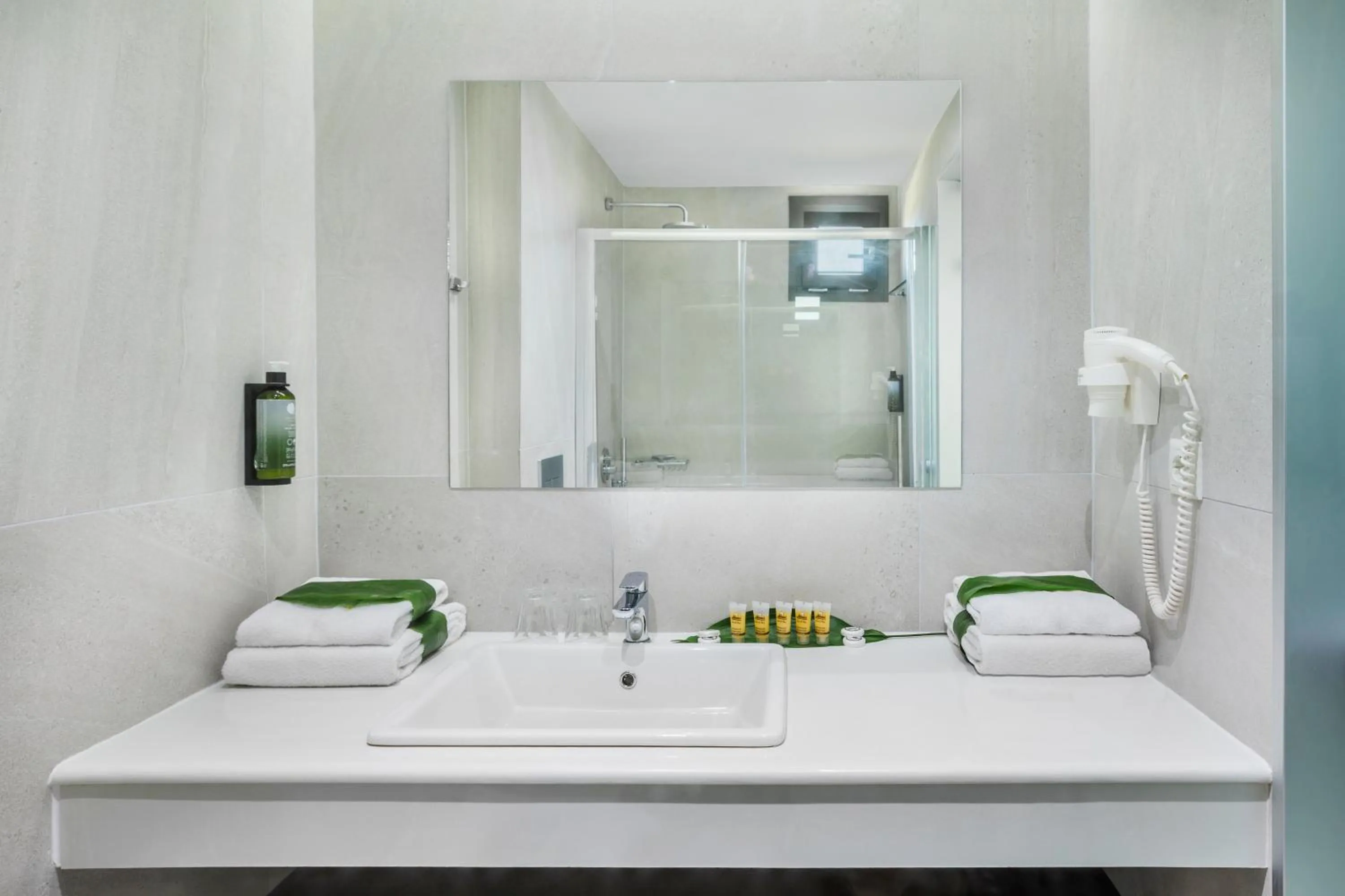 Bathroom in Iris Hotel