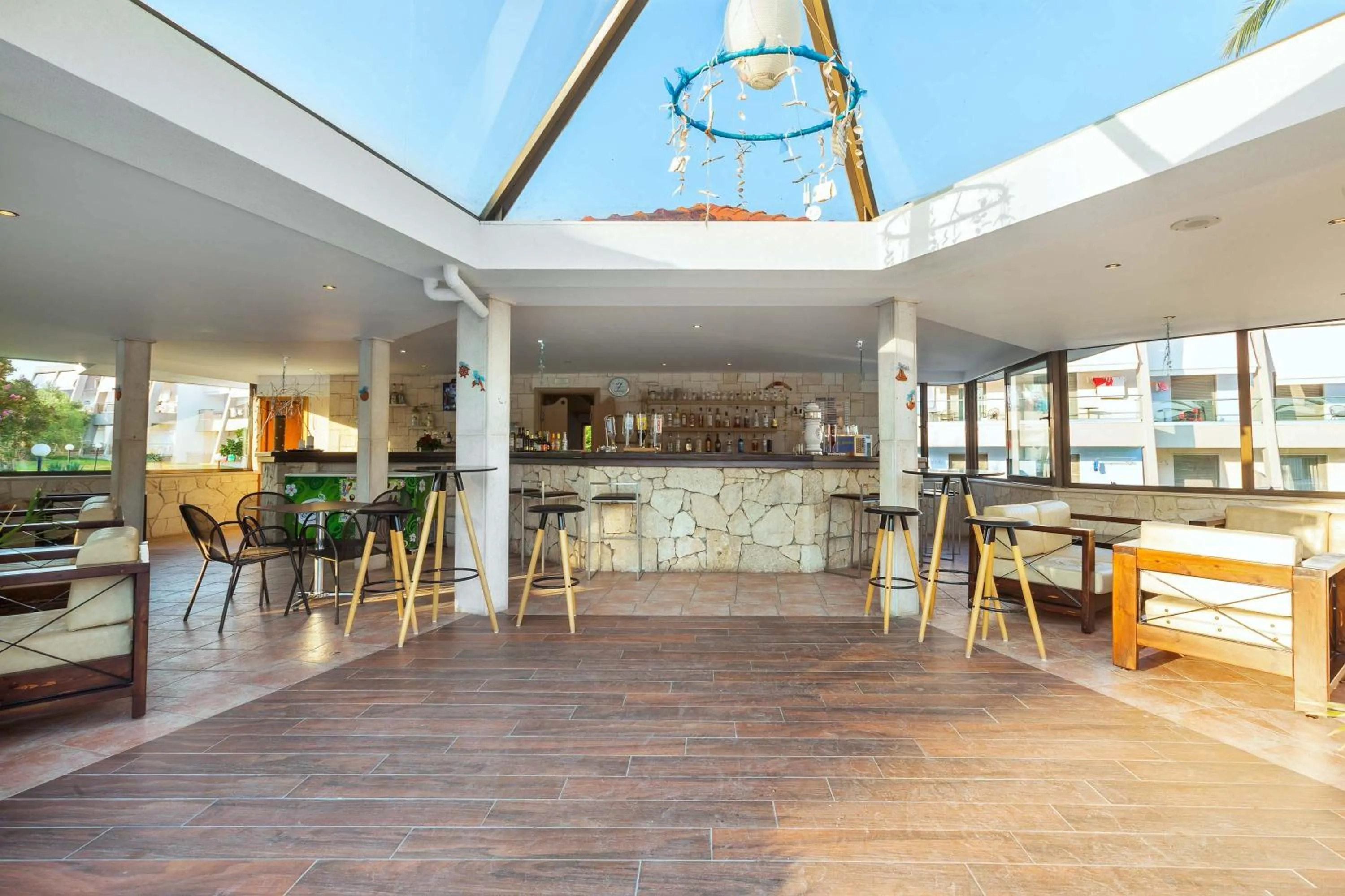 Lounge or bar in Iris Hotel