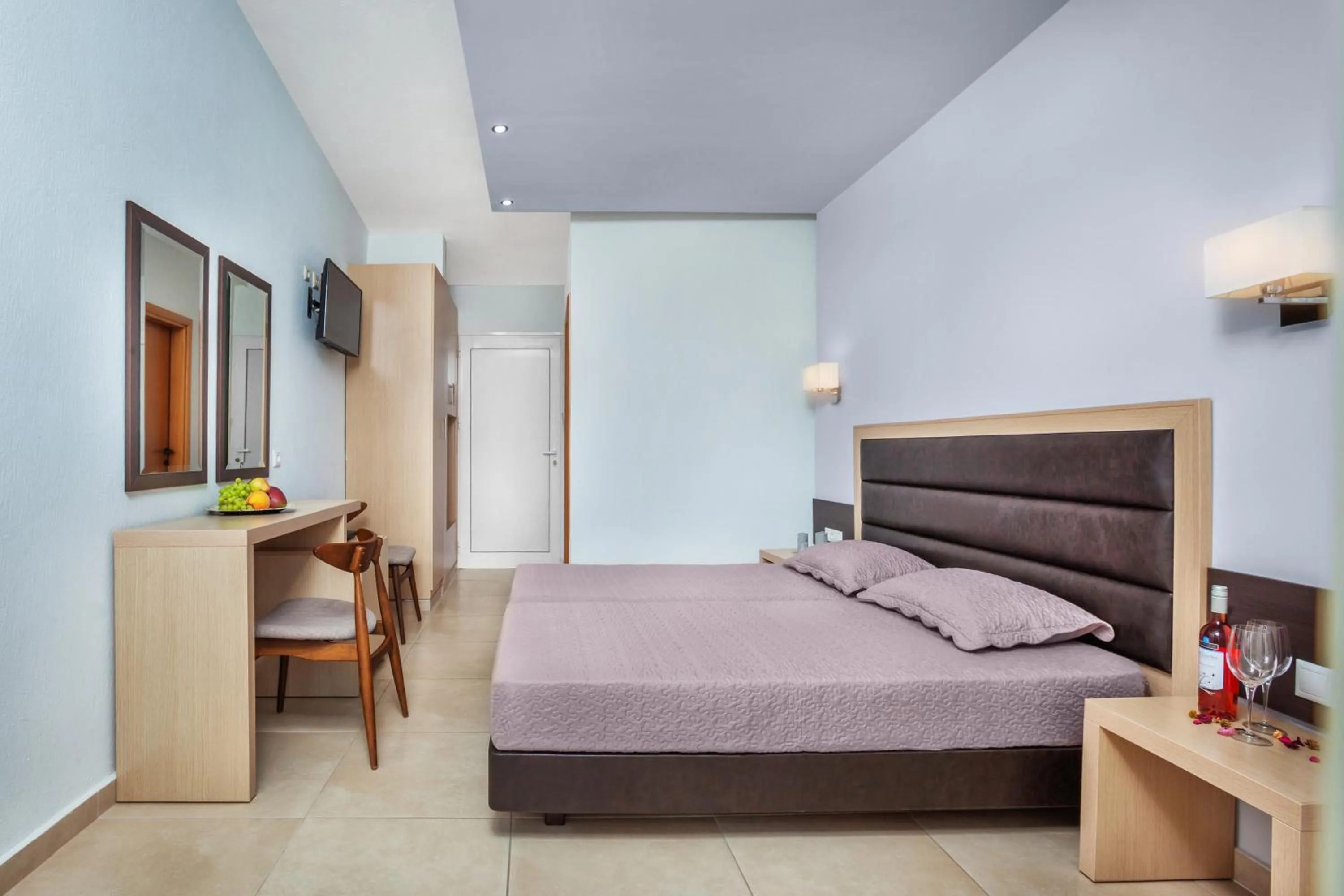 Photo of the whole room, Bed in Iris Hotel