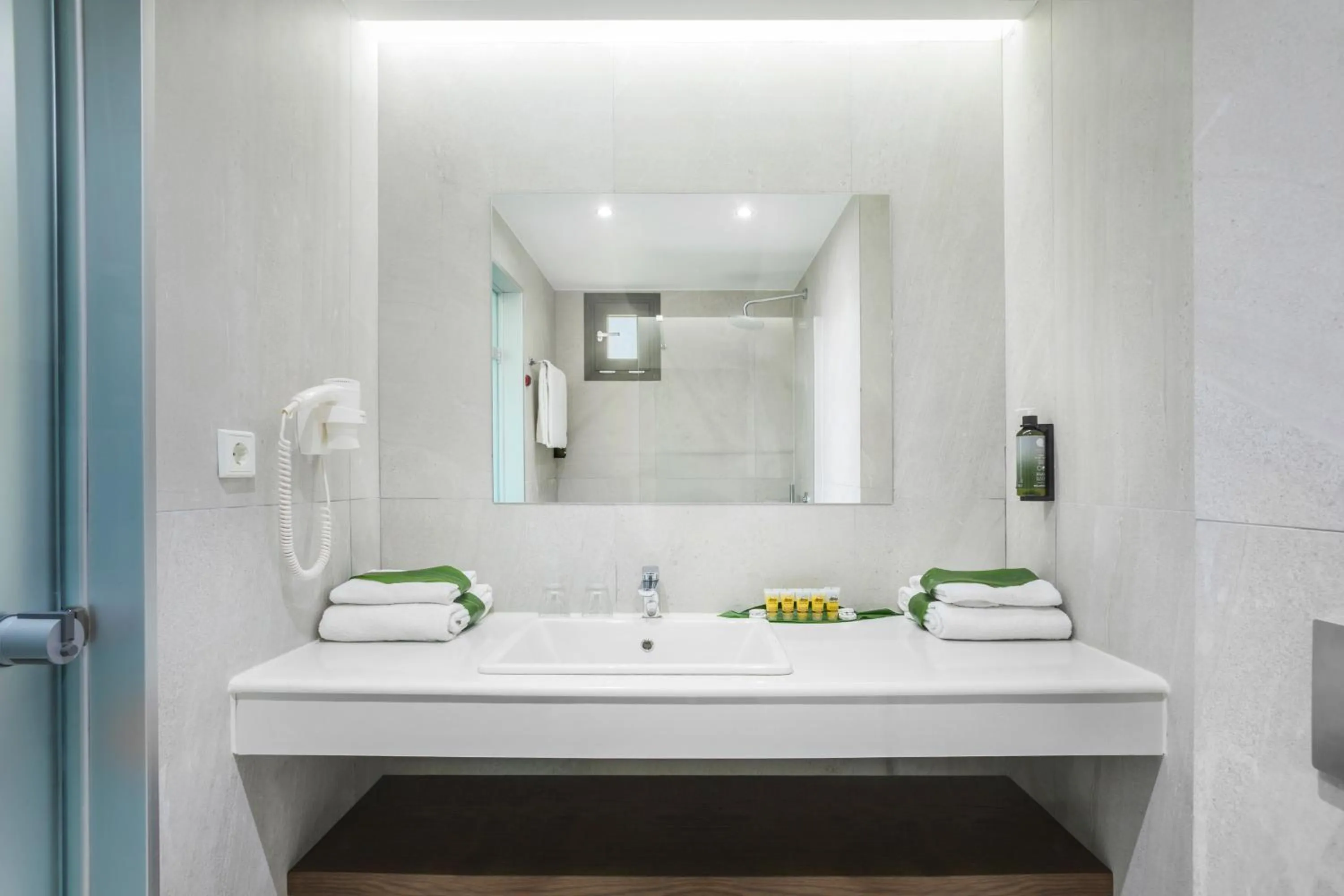 Bathroom in Iris Hotel