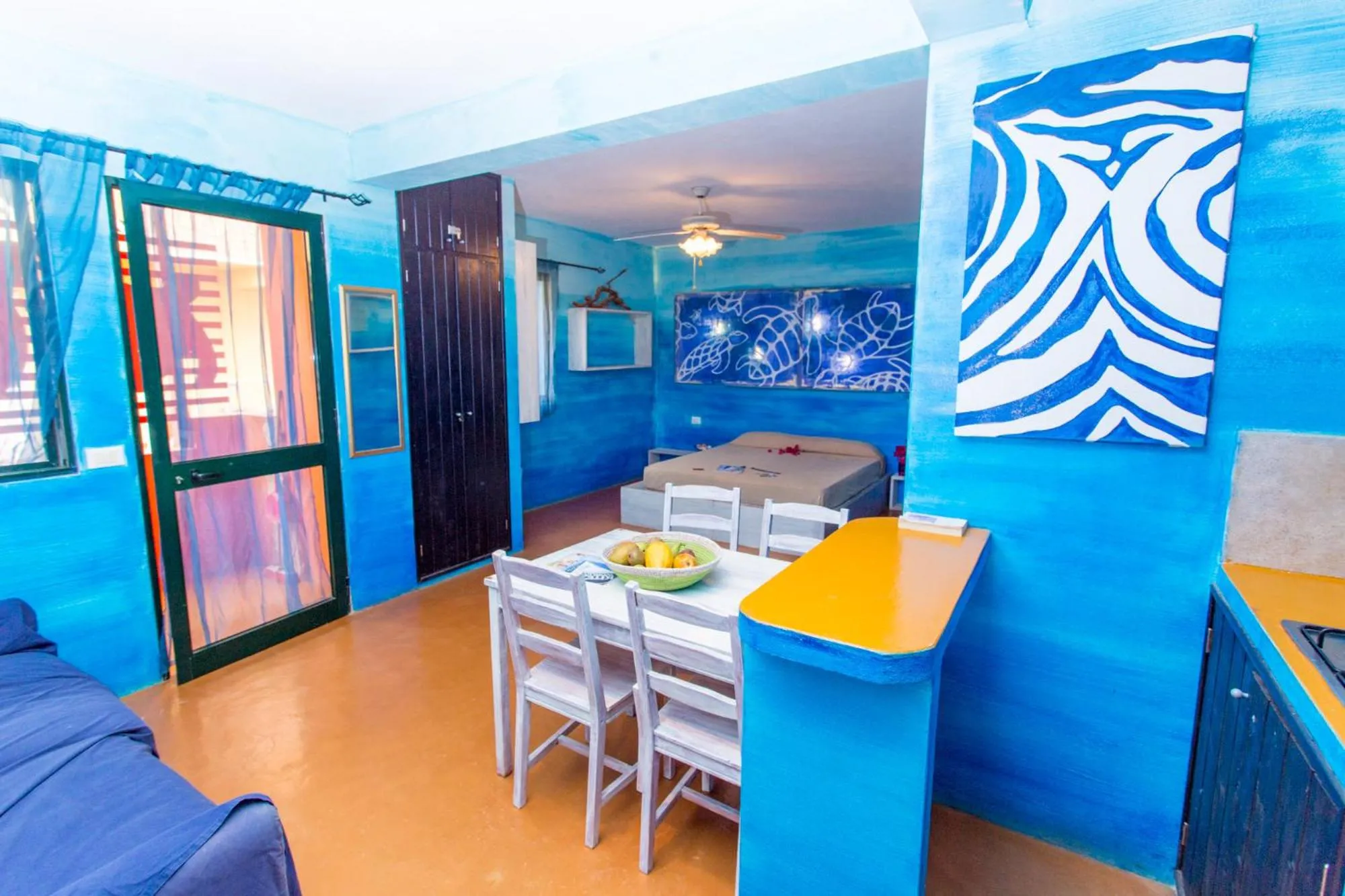 Dining area in Surfactivity Guest House