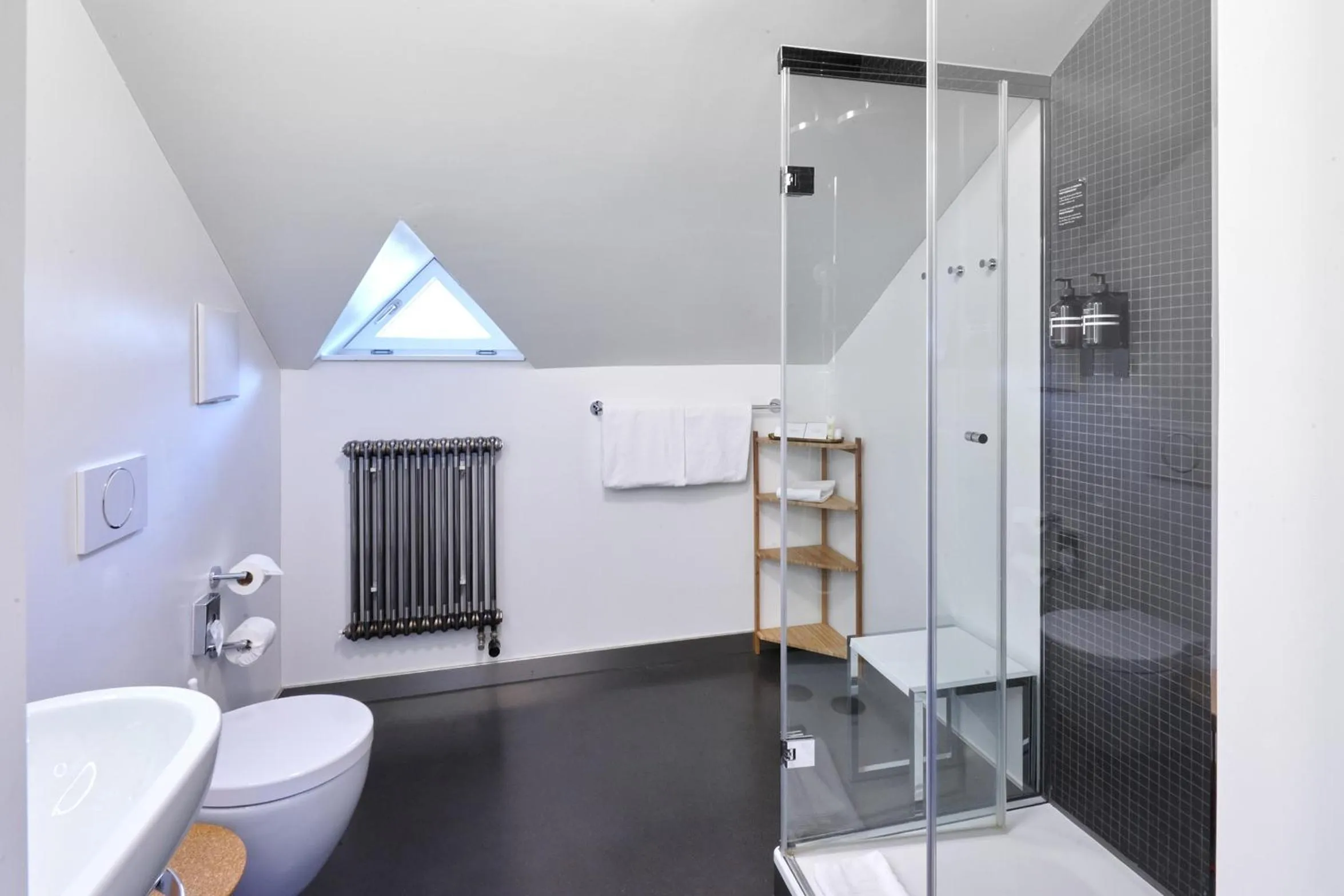 Shower in Marktgasse Hotel