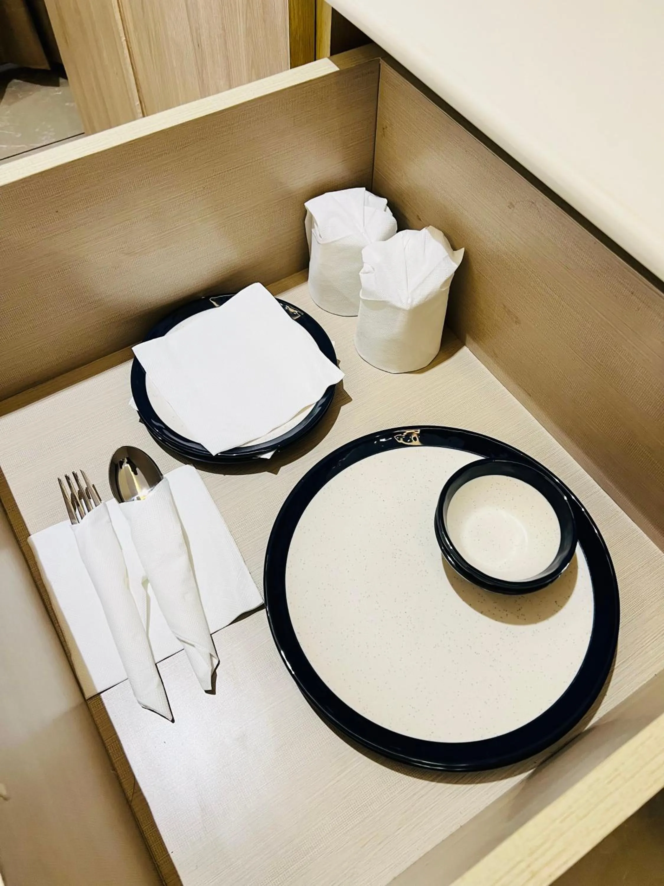 Restaurant/places to eat in TR Hotels