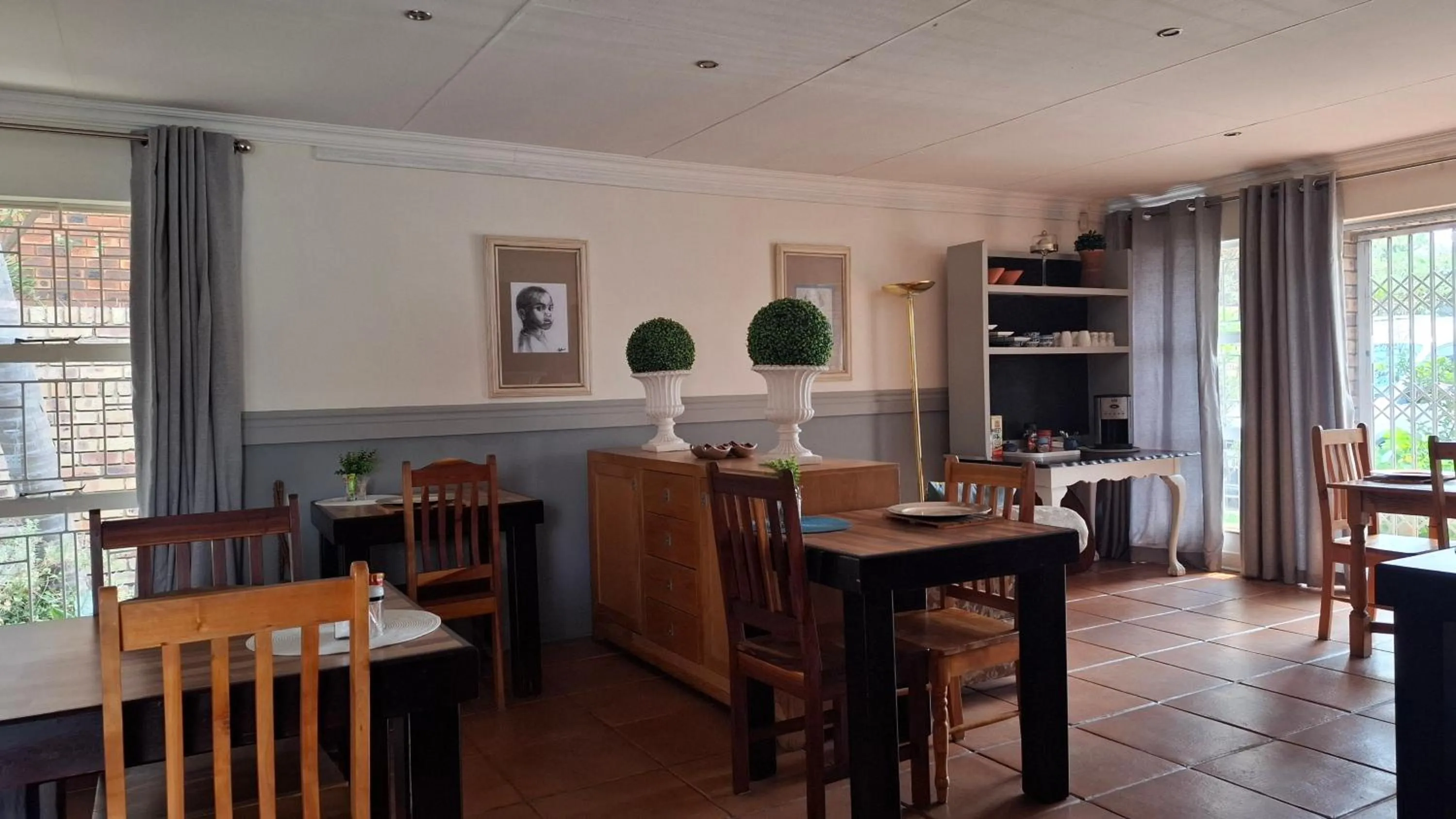 Restaurant/places to eat in Dormio Manor Guest Lodge