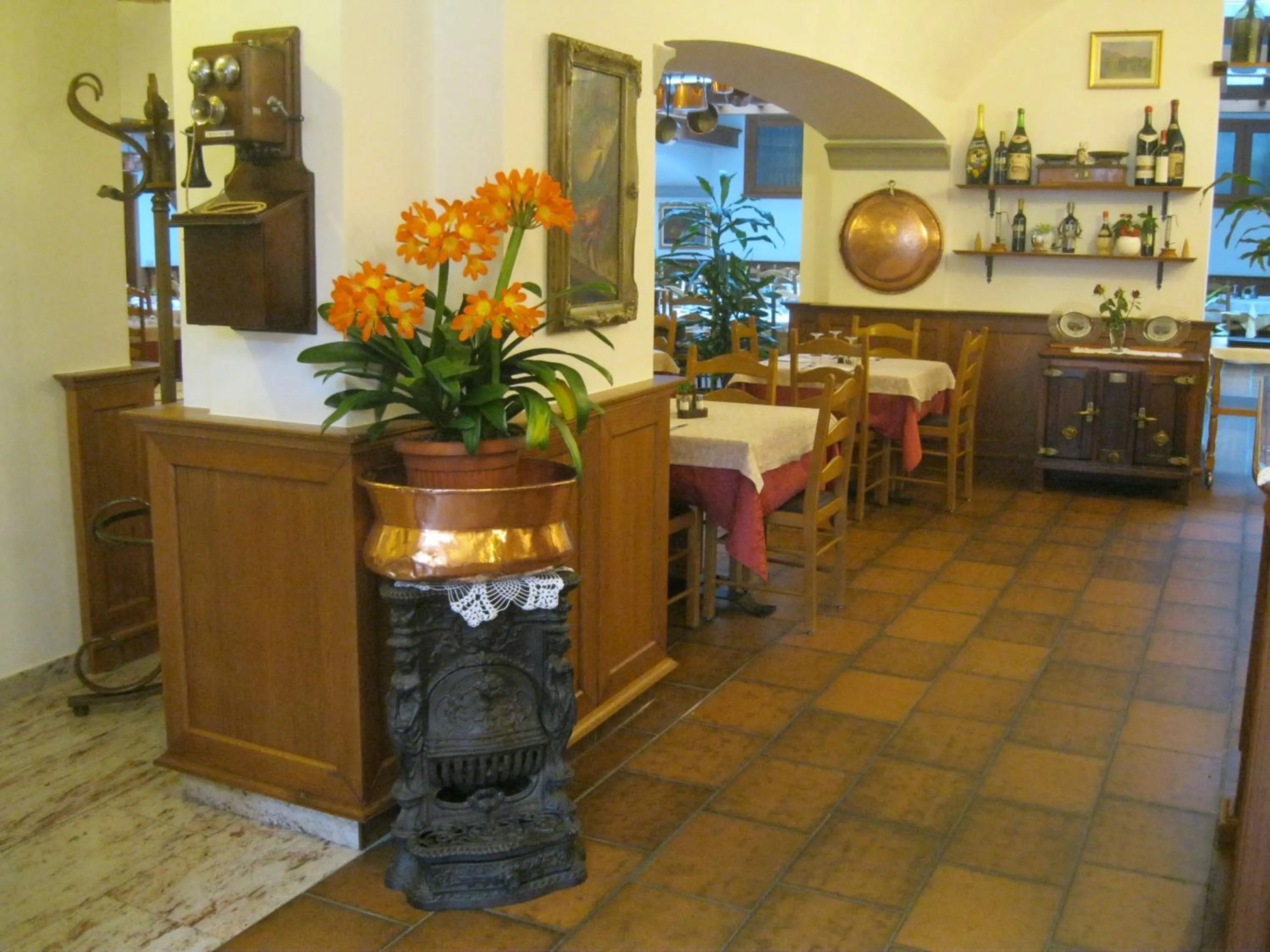 Restaurant/places to eat in Albergo Esposito