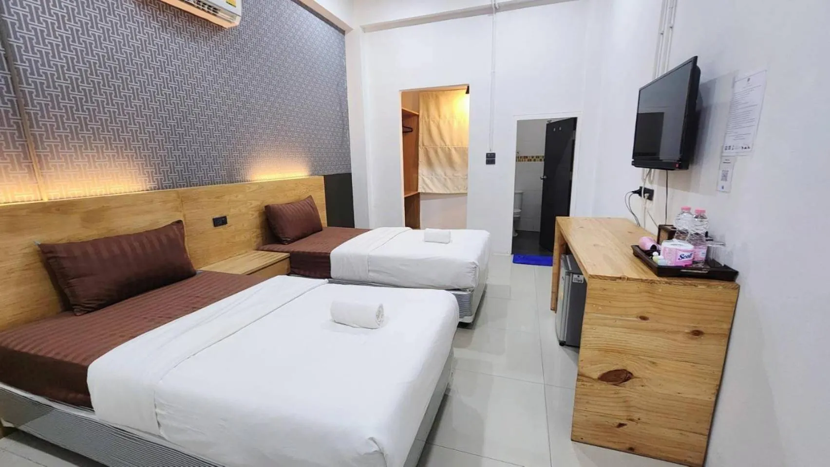 Deluxe Twin Room in Jonah Hotel