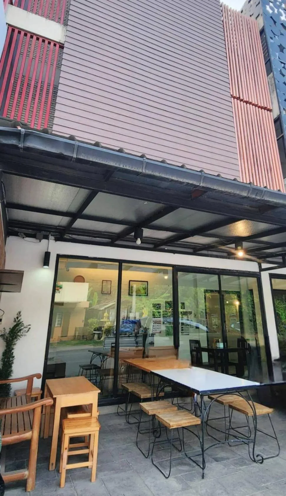 Jonah Hotel