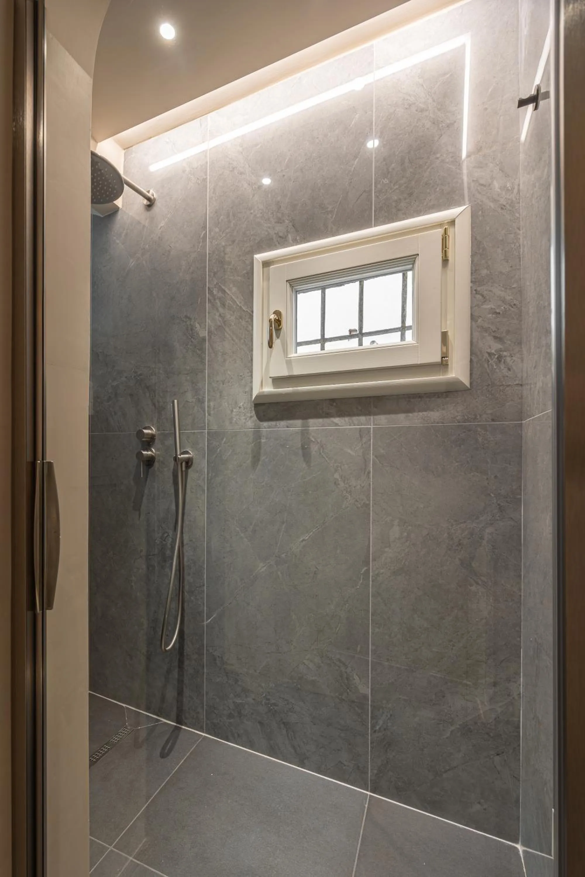 Shower in Maggio Living