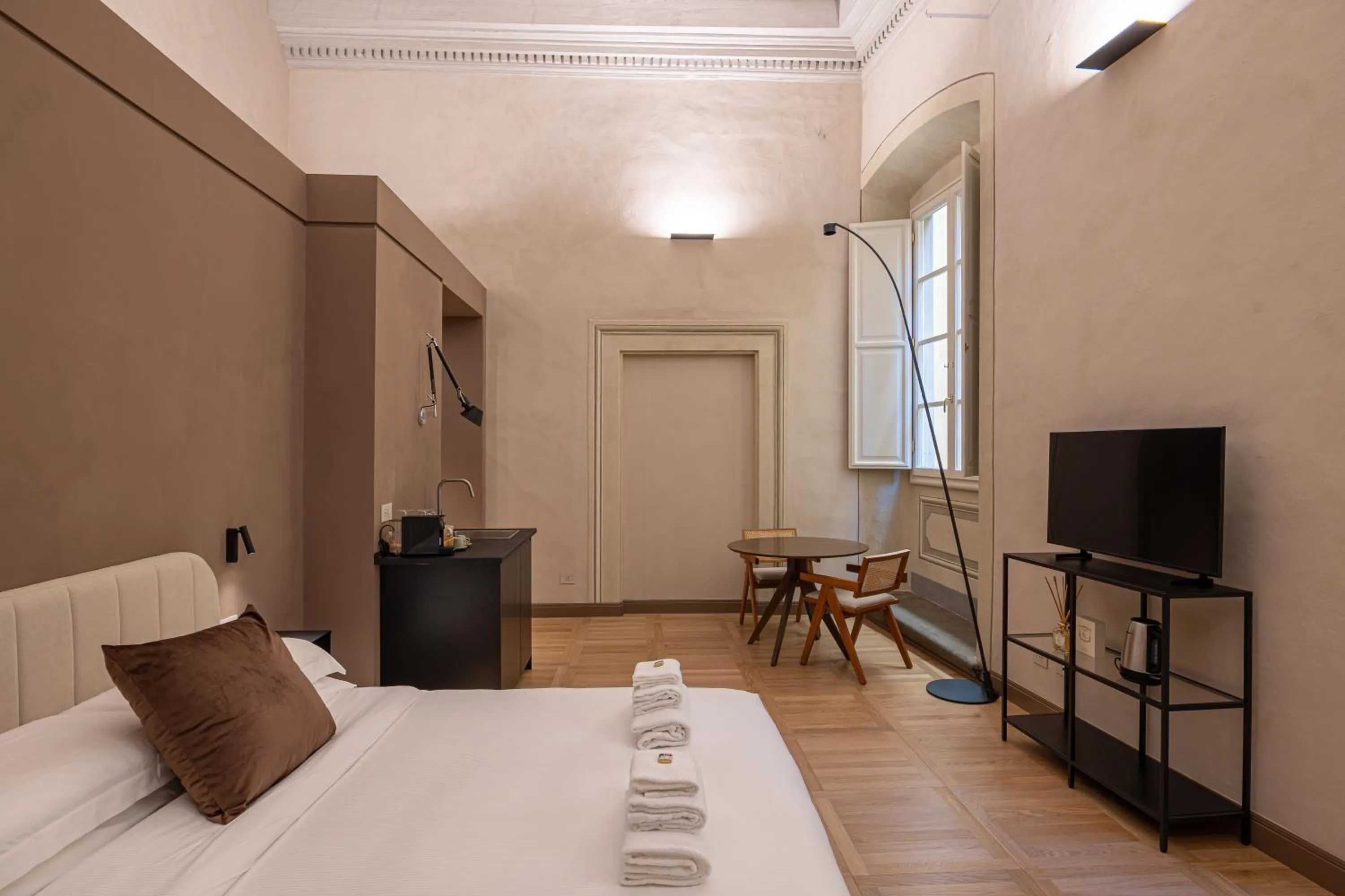 Photo of the whole room, Bed in Maggio Living