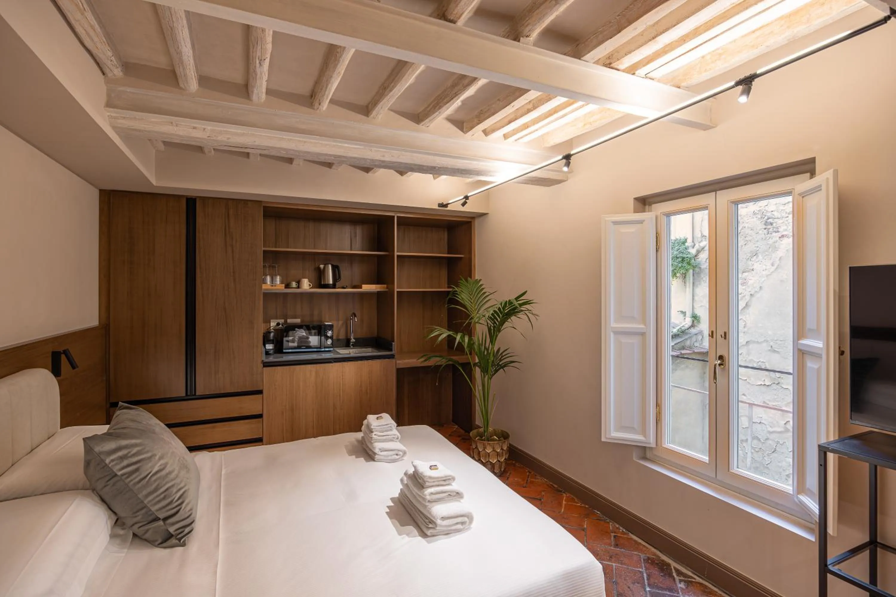 Bedroom, Bed in Maggio Living