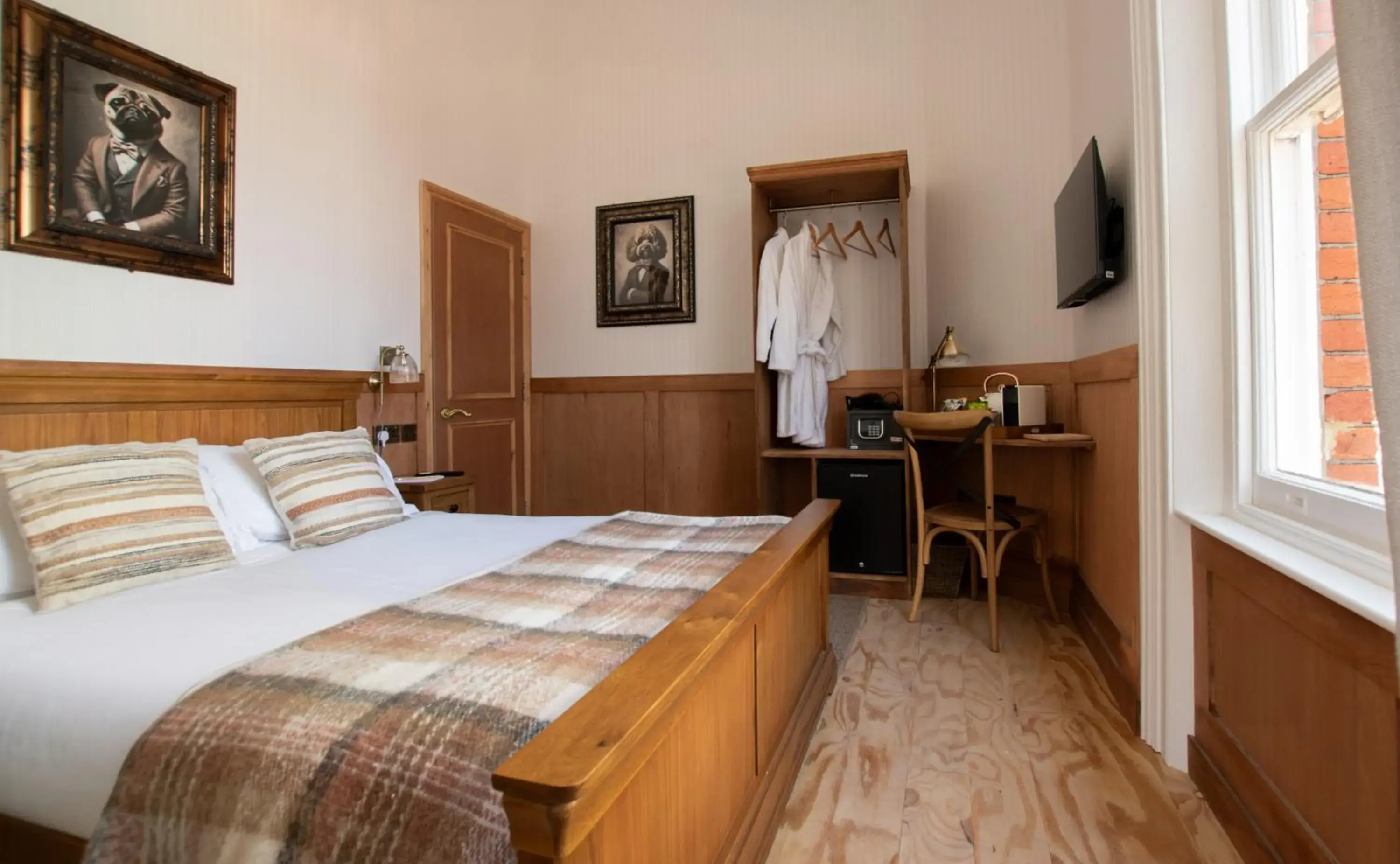 Deluxe Double Room with Bath in The Old Farmhouse Pub and Rooms Deluxe Double Room with Bath in The Old Farmhouse Pub and Rooms