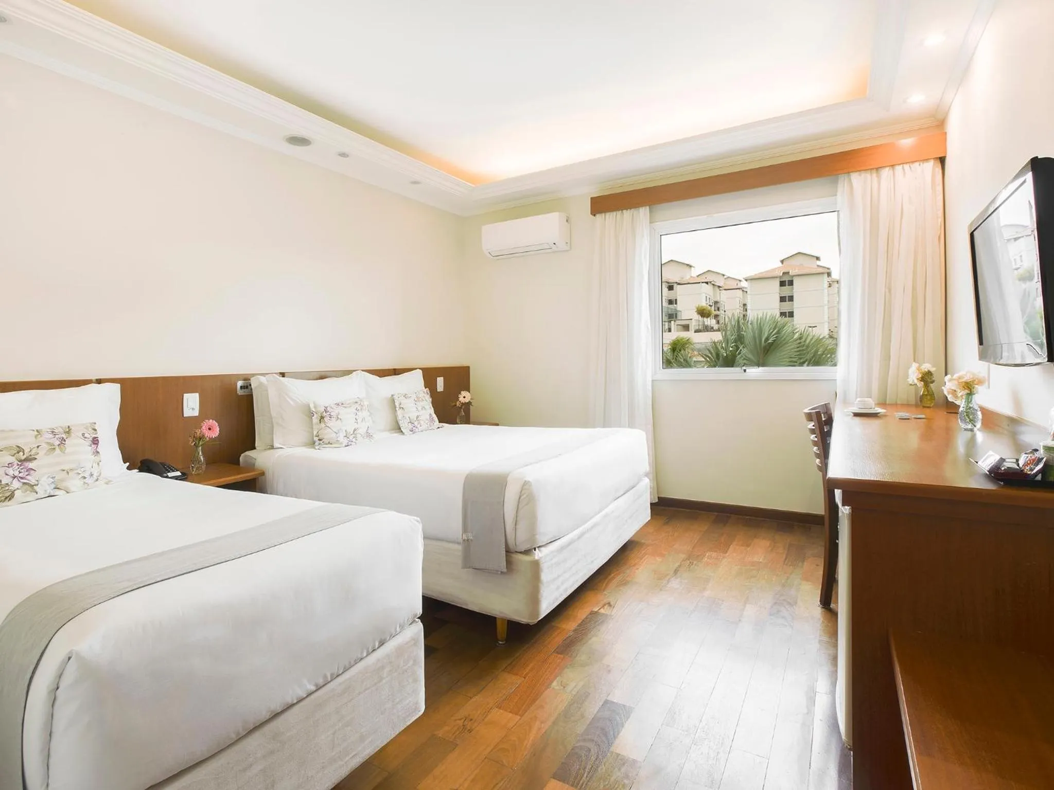 Bed in Vinhedo Plaza Hotel