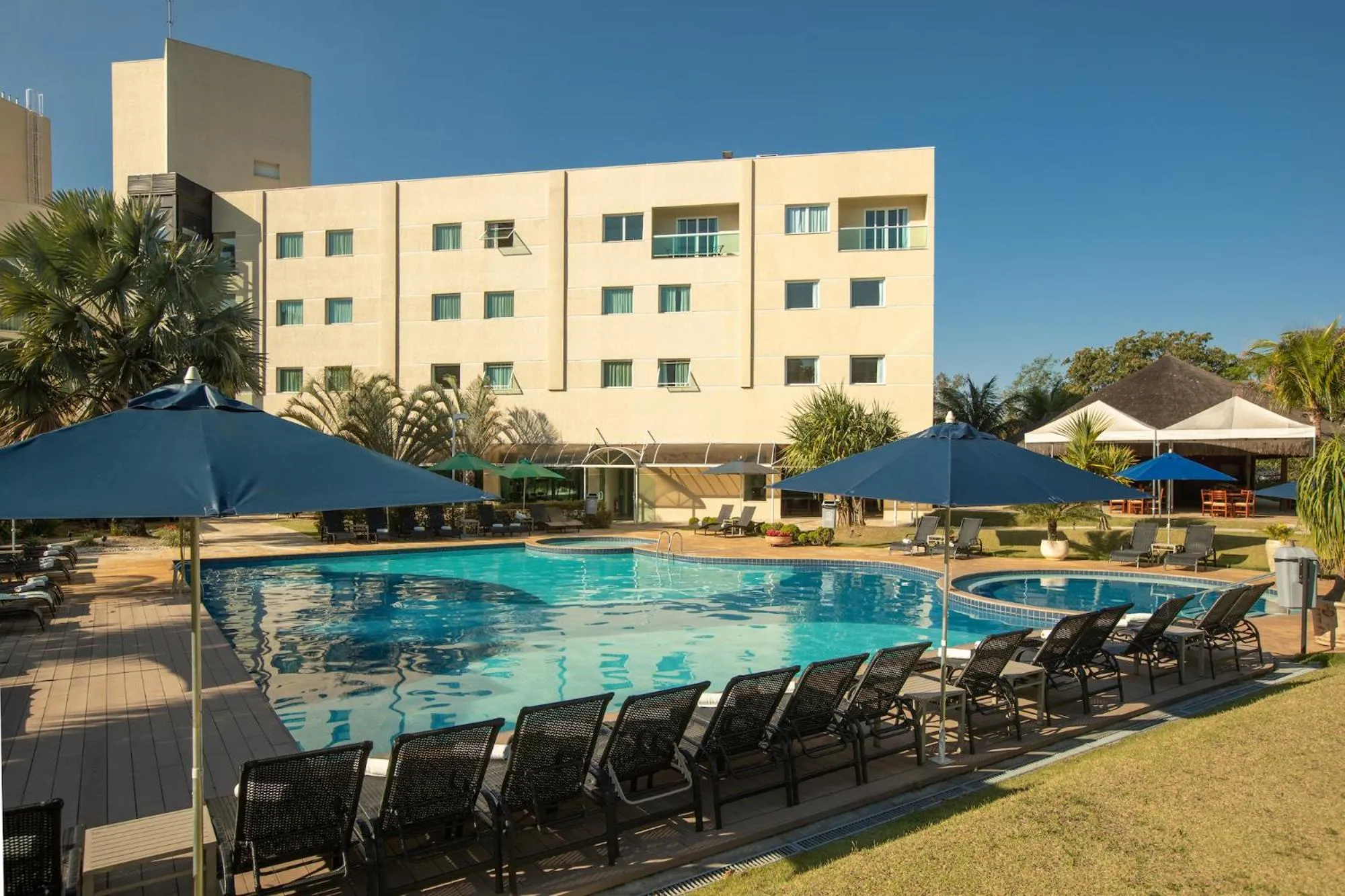 Swimming pool in Vinhedo Plaza Hotel