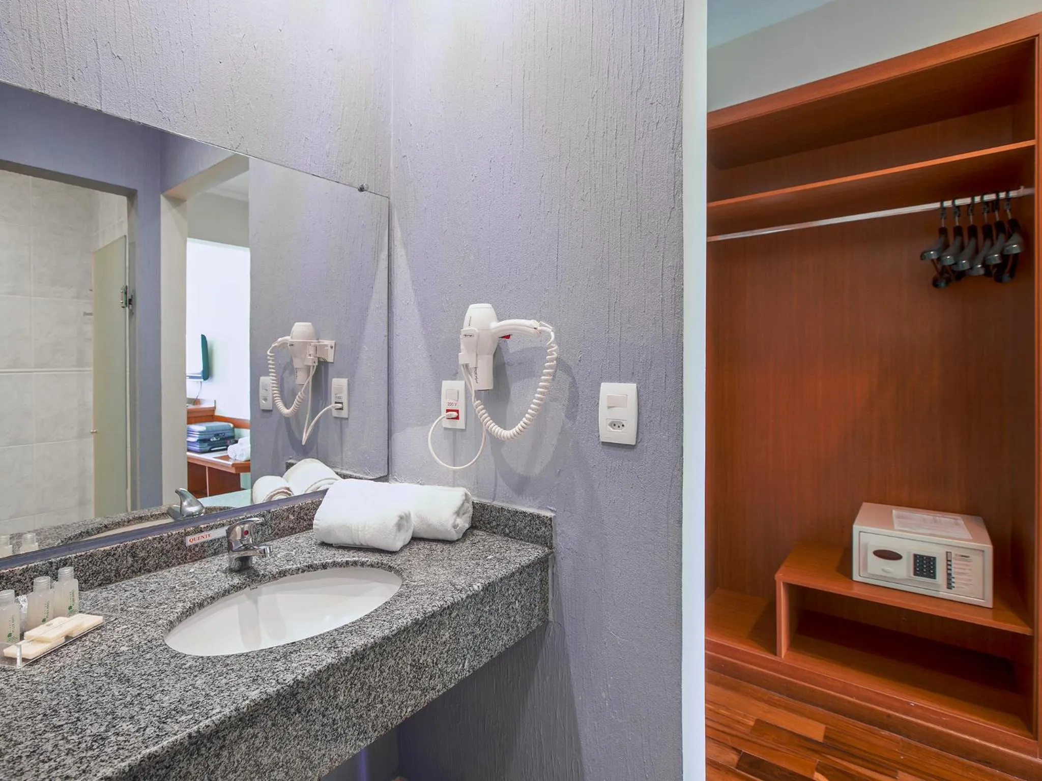 Bathroom in Vinhedo Plaza Hotel