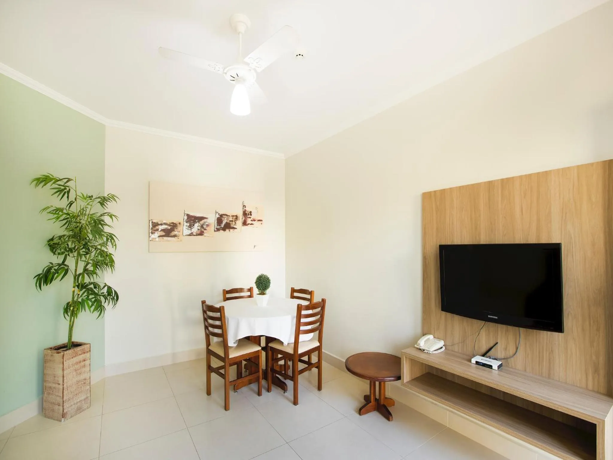 Seating area in Vinhedo Plaza Hotel