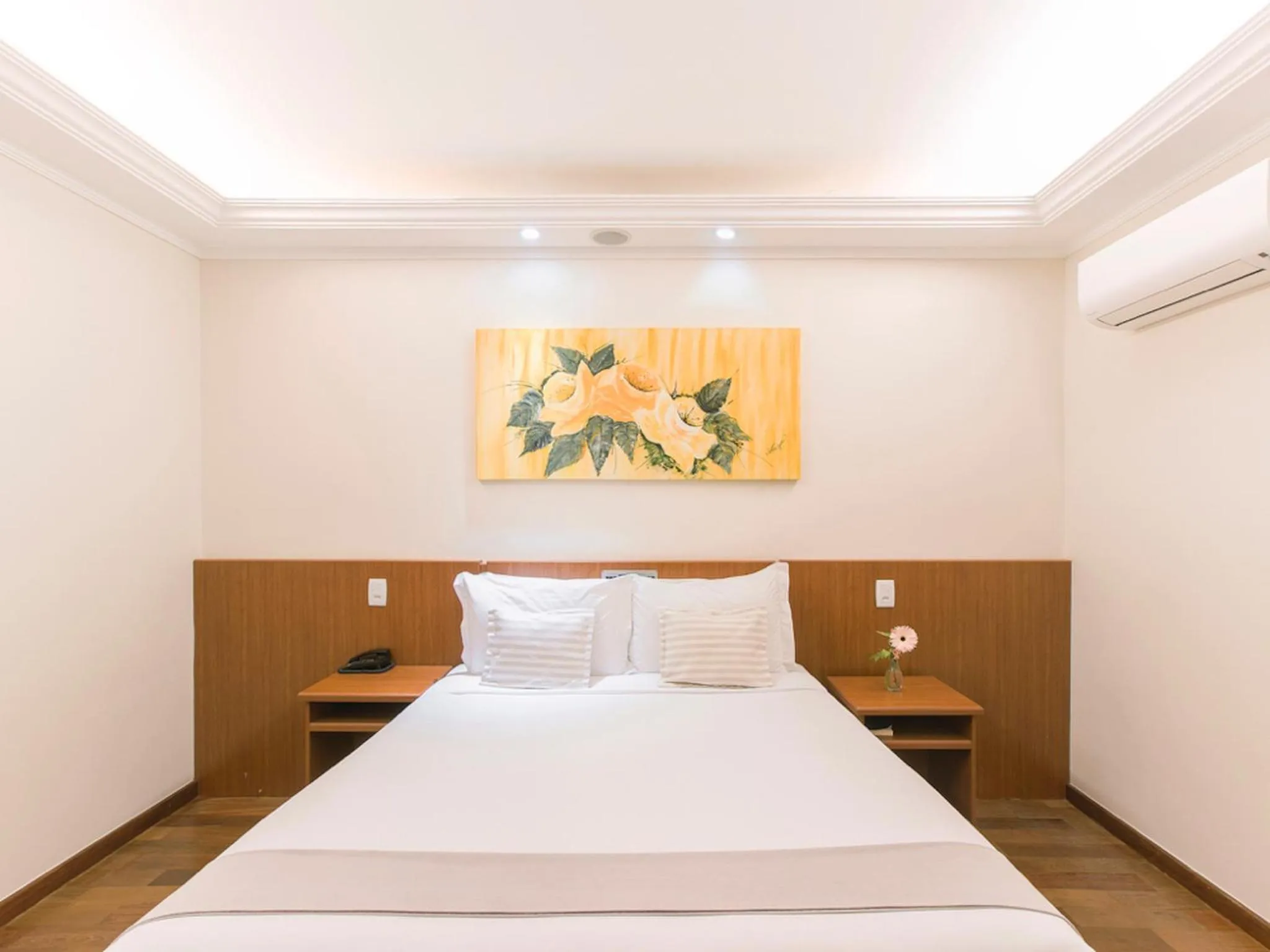 Bed in Vinhedo Plaza Hotel