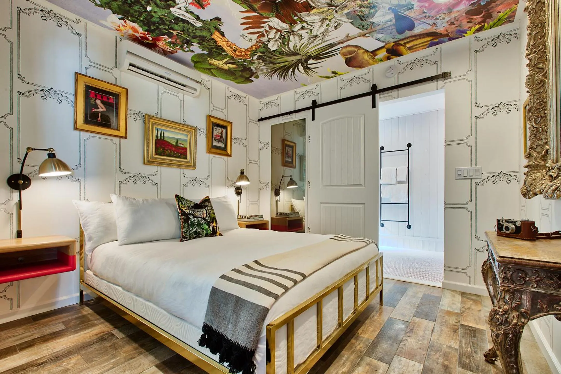 Bed in Dive Palm Springs