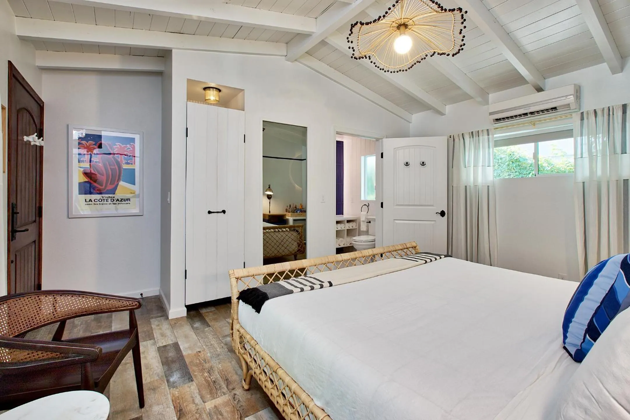 Photo of the whole room, Bed in Dive Palm Springs