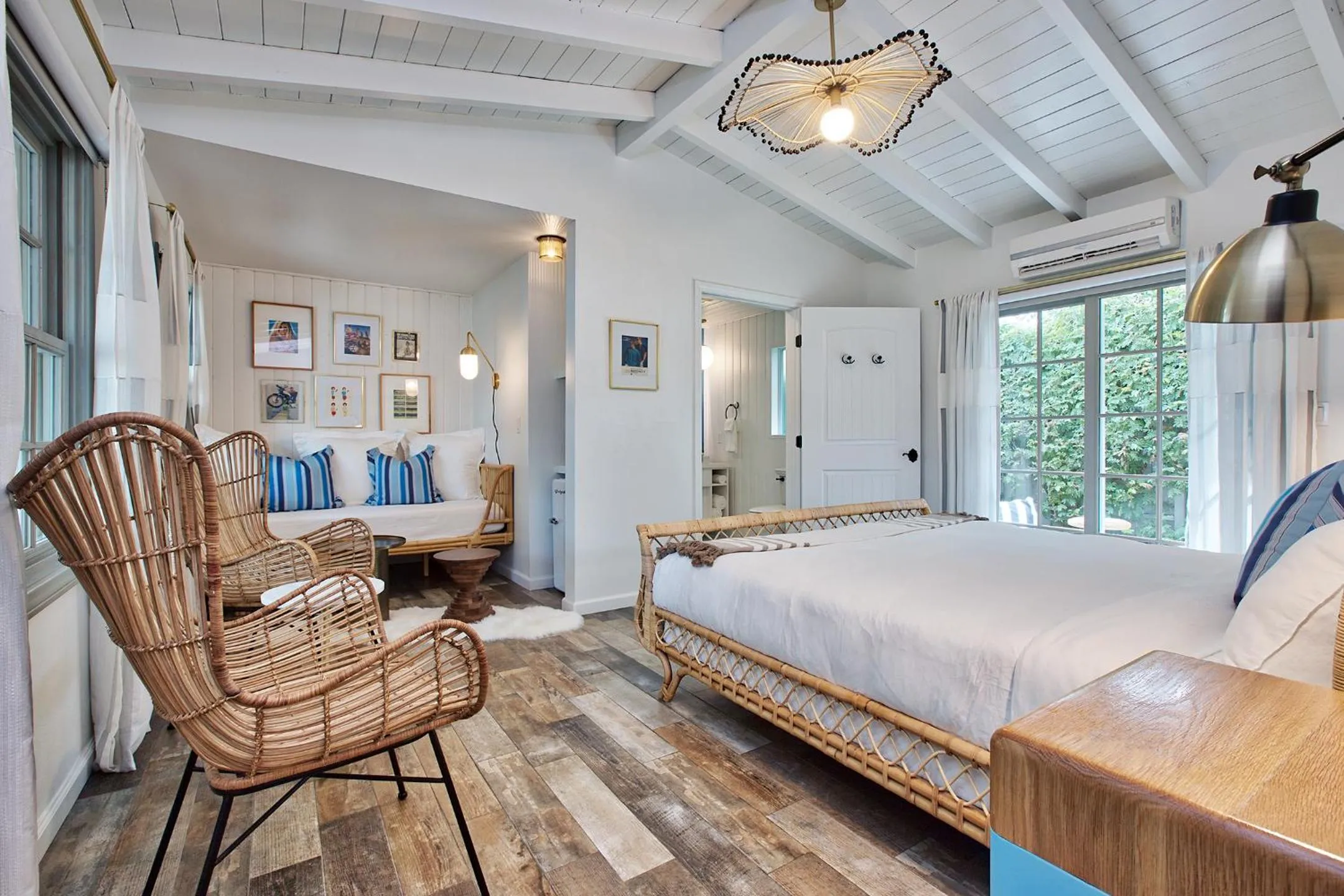 Photo of the whole room, Bed in Dive Palm Springs