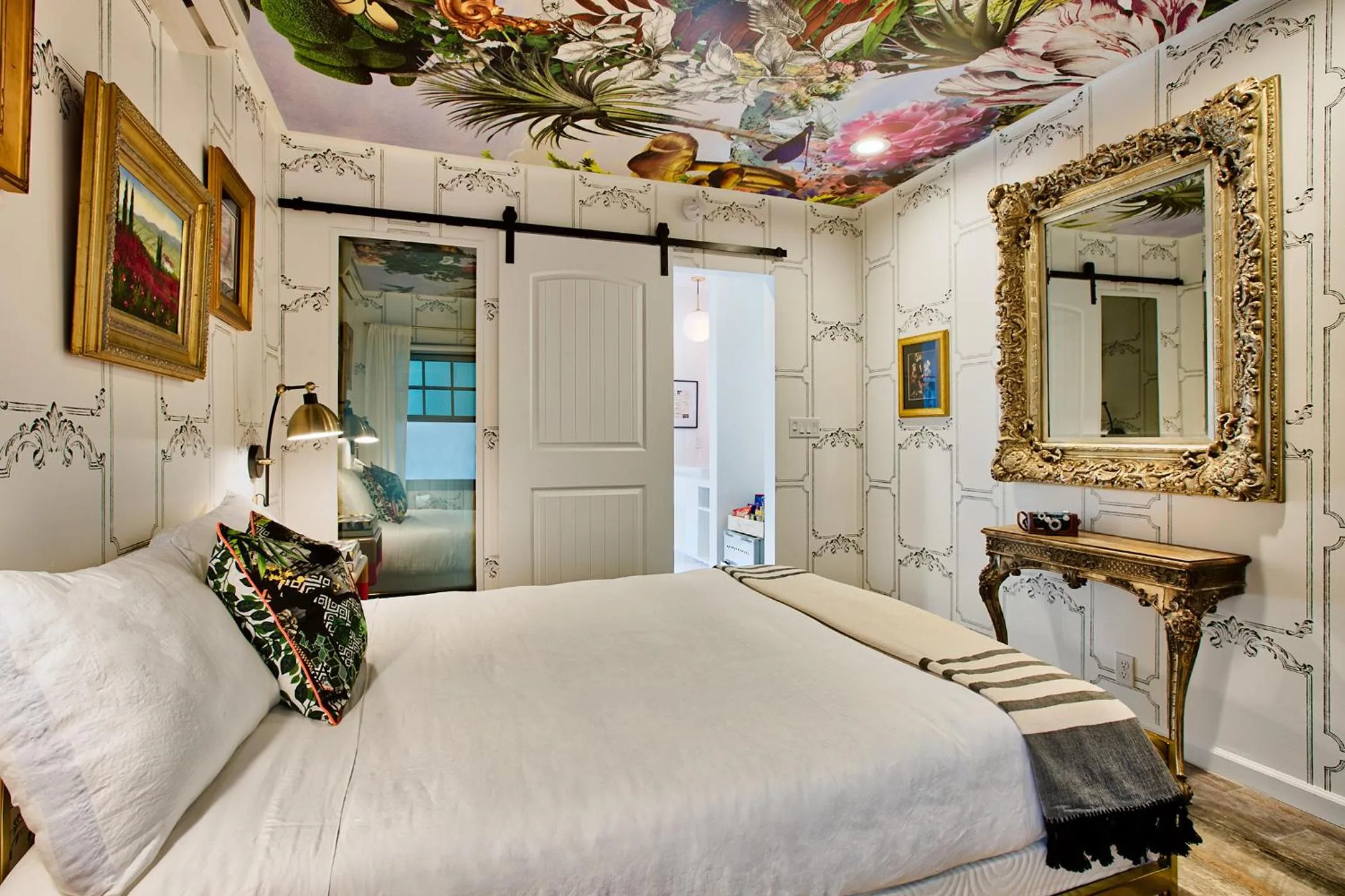 Photo of the whole room, Bed in Dive Palm Springs