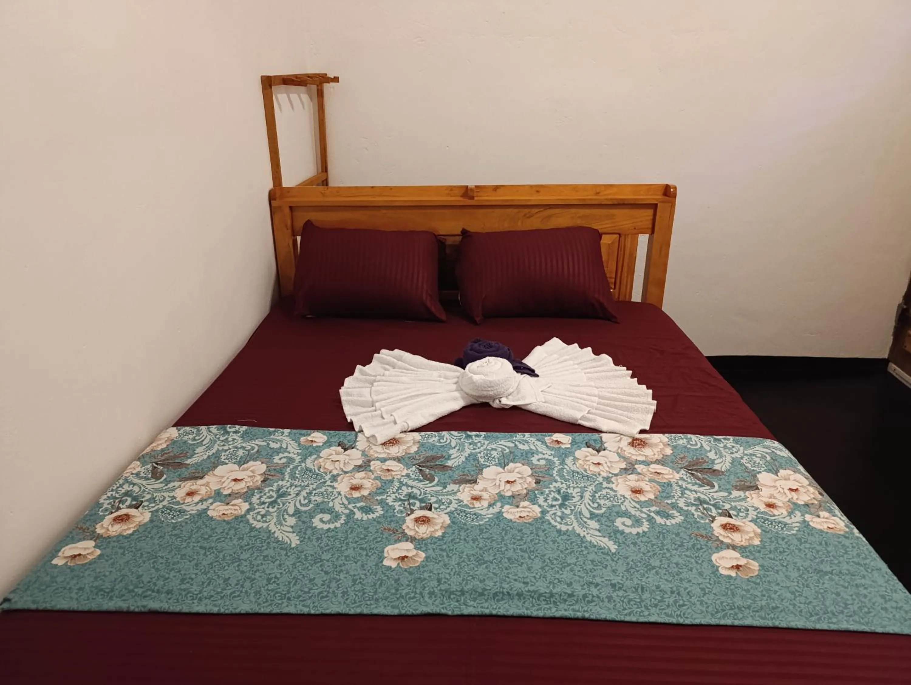 Bed in Surf Dream Villa Arugambay