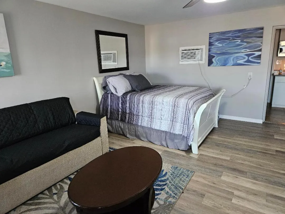 Bed in Liberty hill Executive Inn