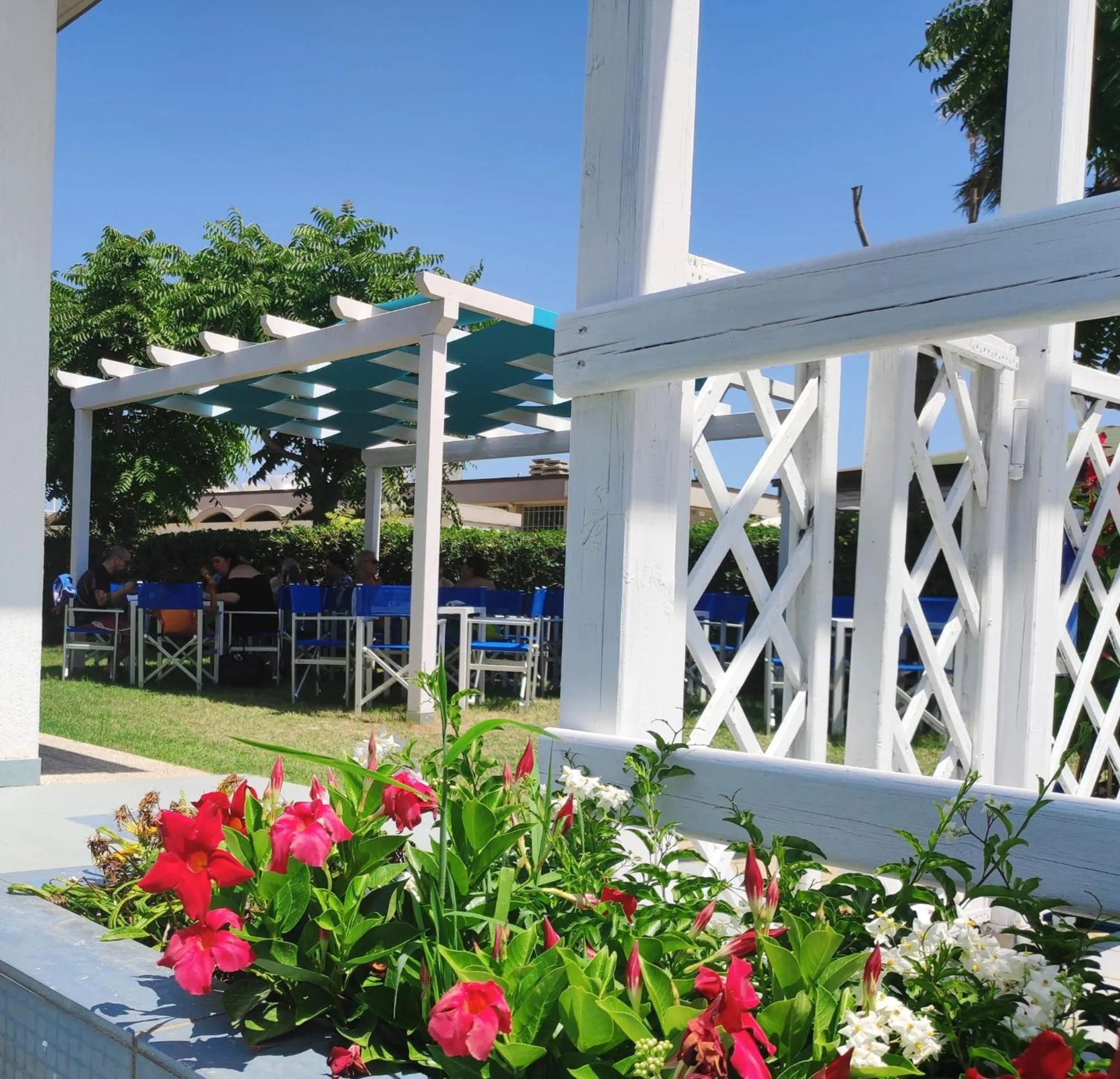 Restaurant/places to eat in Hotel Concord