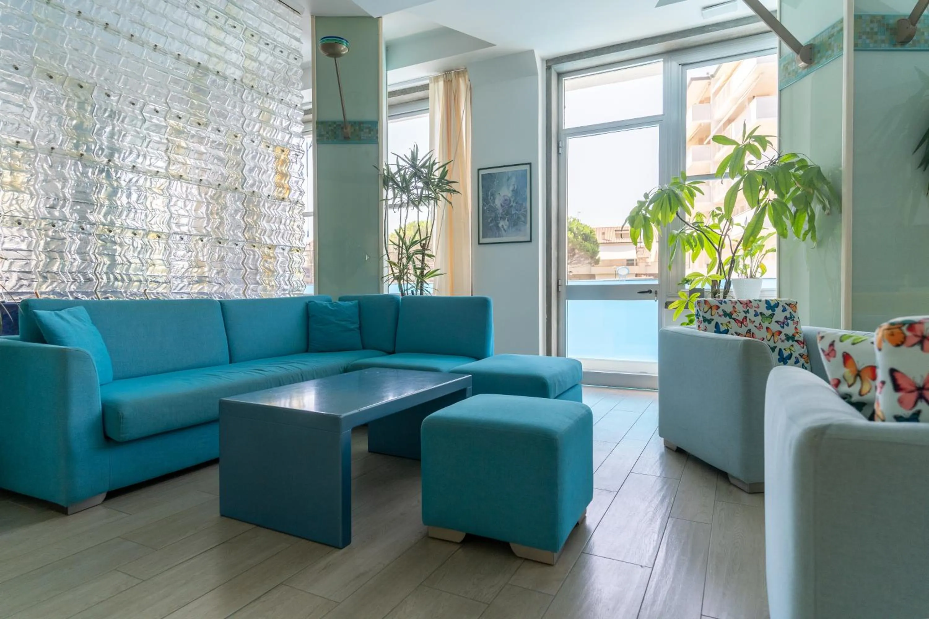 Communal lounge/ TV room in Hotel Concord