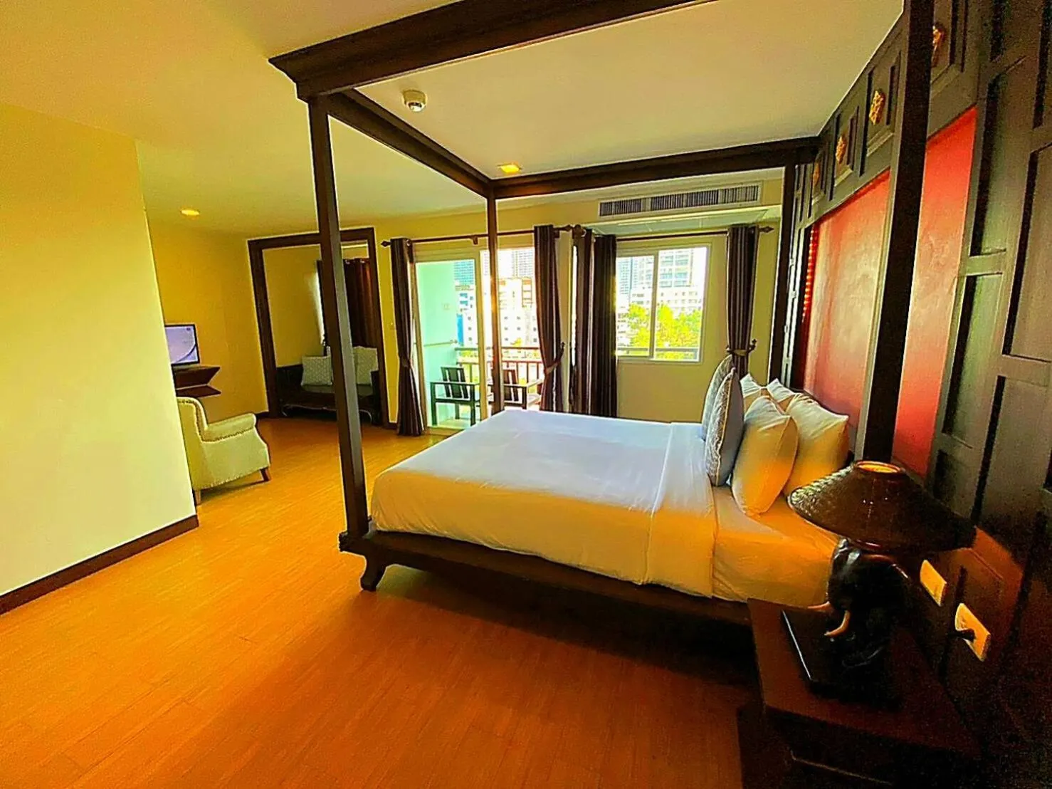 Photo of the whole room, Bed in Royal Heritage Pavilion, Jomtien