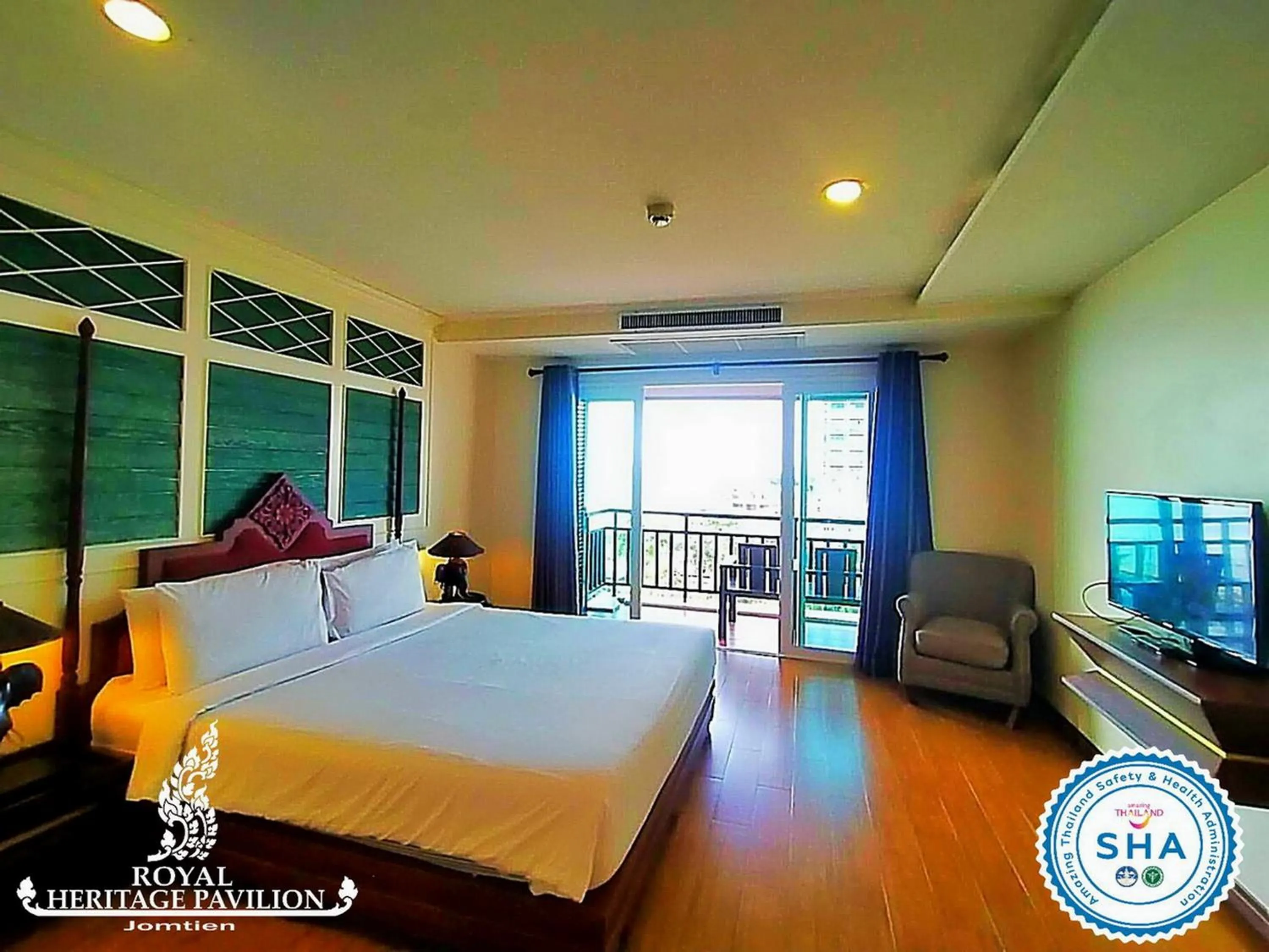 Sea view, Bed in Royal Heritage Pavilion, Jomtien