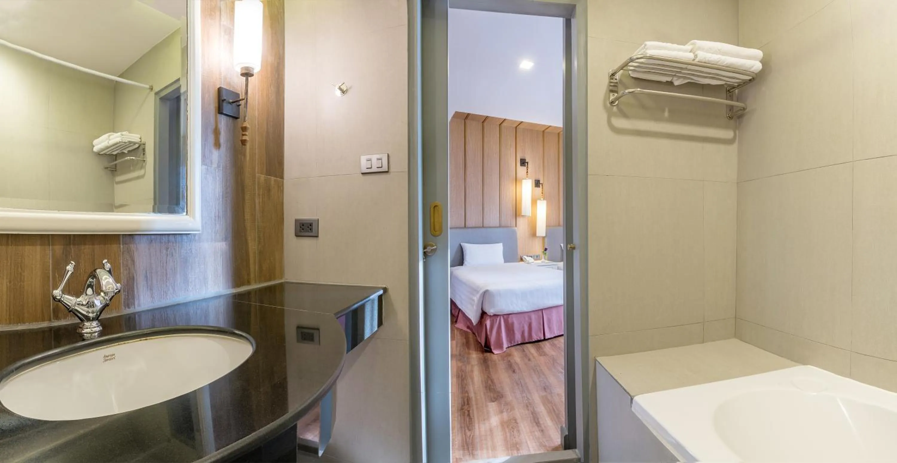 Bathroom, Bed in Royal Rattanakosin Hotel - Near Grand Palace & Khaosan Road