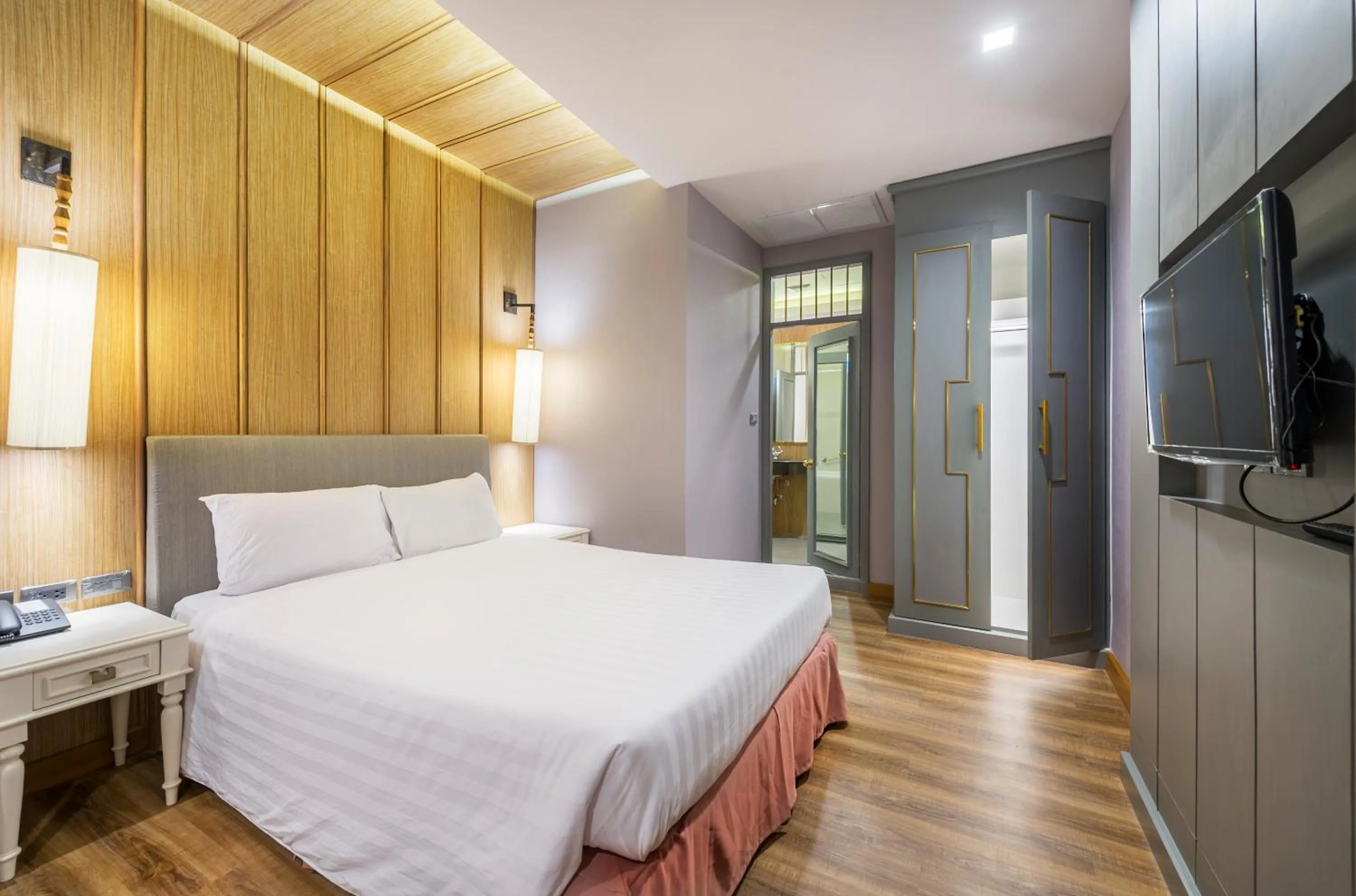 Bed in Royal Rattanakosin Hotel - Near Grand Palace & Khaosan Road