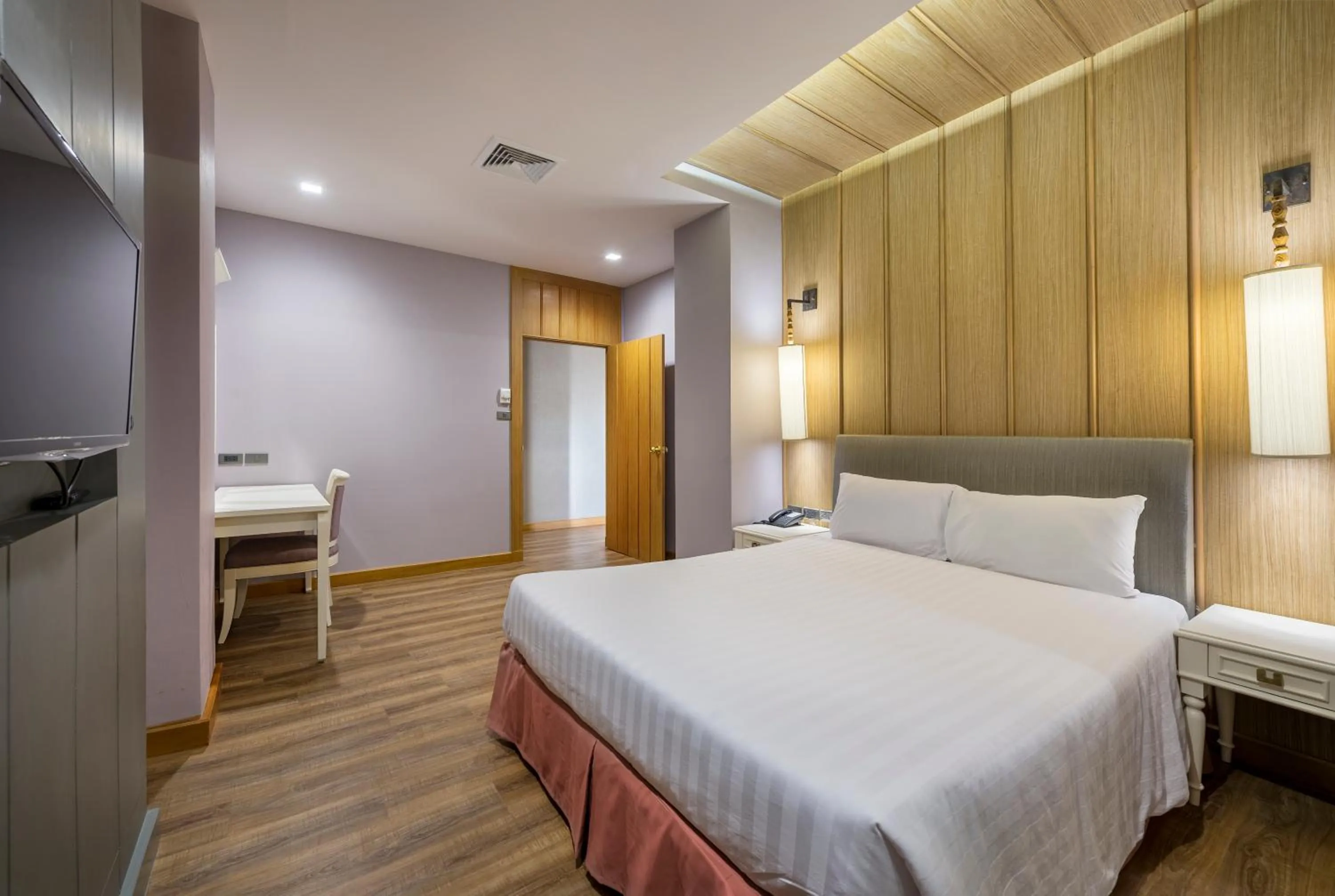 Bedroom, Bed in Royal Rattanakosin Hotel - Near Grand Palace & Khaosan Road