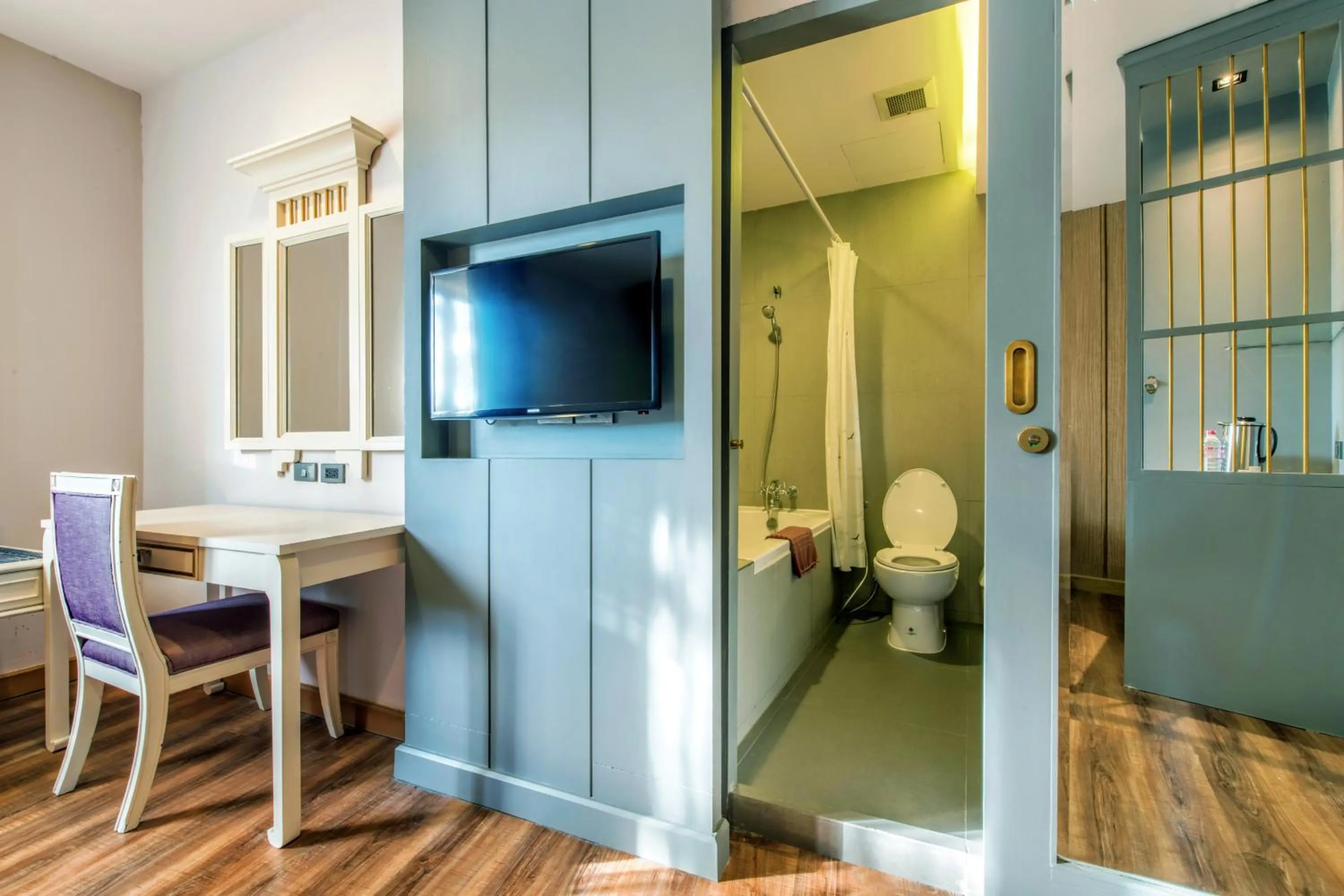 Toilet in Royal Rattanakosin Hotel - Near Grand Palace & Khaosan Road