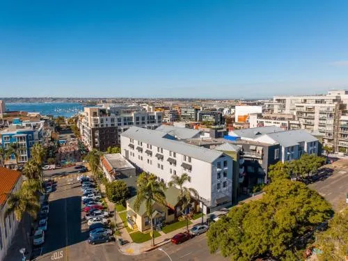 Little Italy Inn - Limited Service Apart Hotel