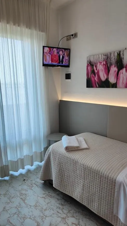 View (from property/room), Bed in Hotel Capri